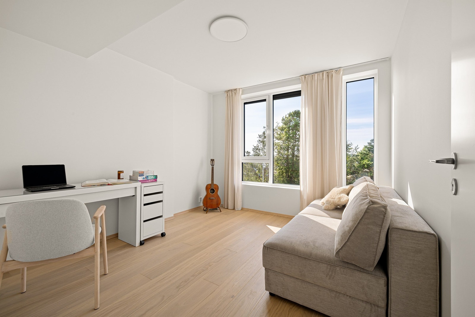 Stuen/hjemmekontoret kan også benyttes som et fjerde soverom. Galleribilde