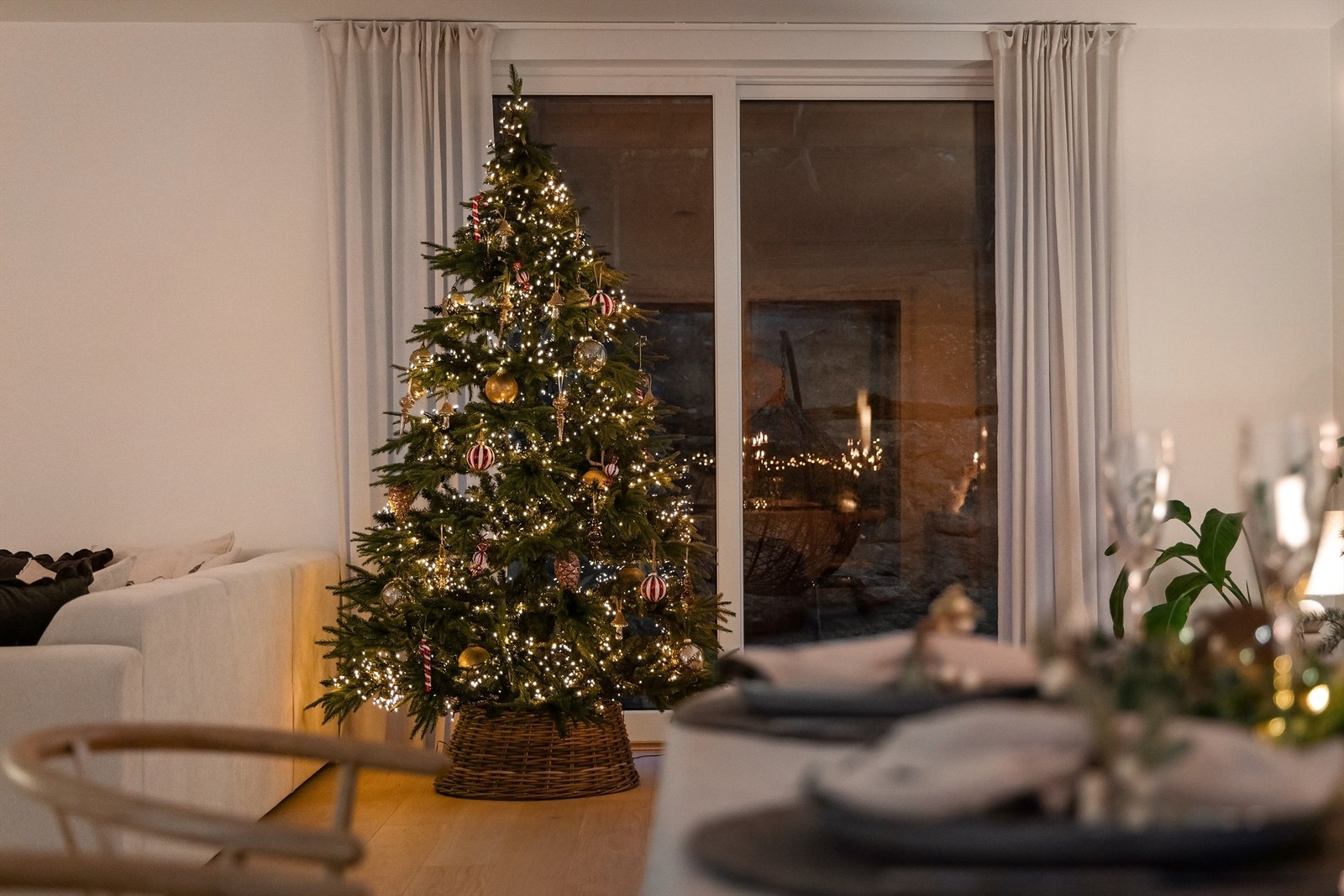 Hovedetasjen har utgang til terrasse og hage på baksiden. Galleribilde