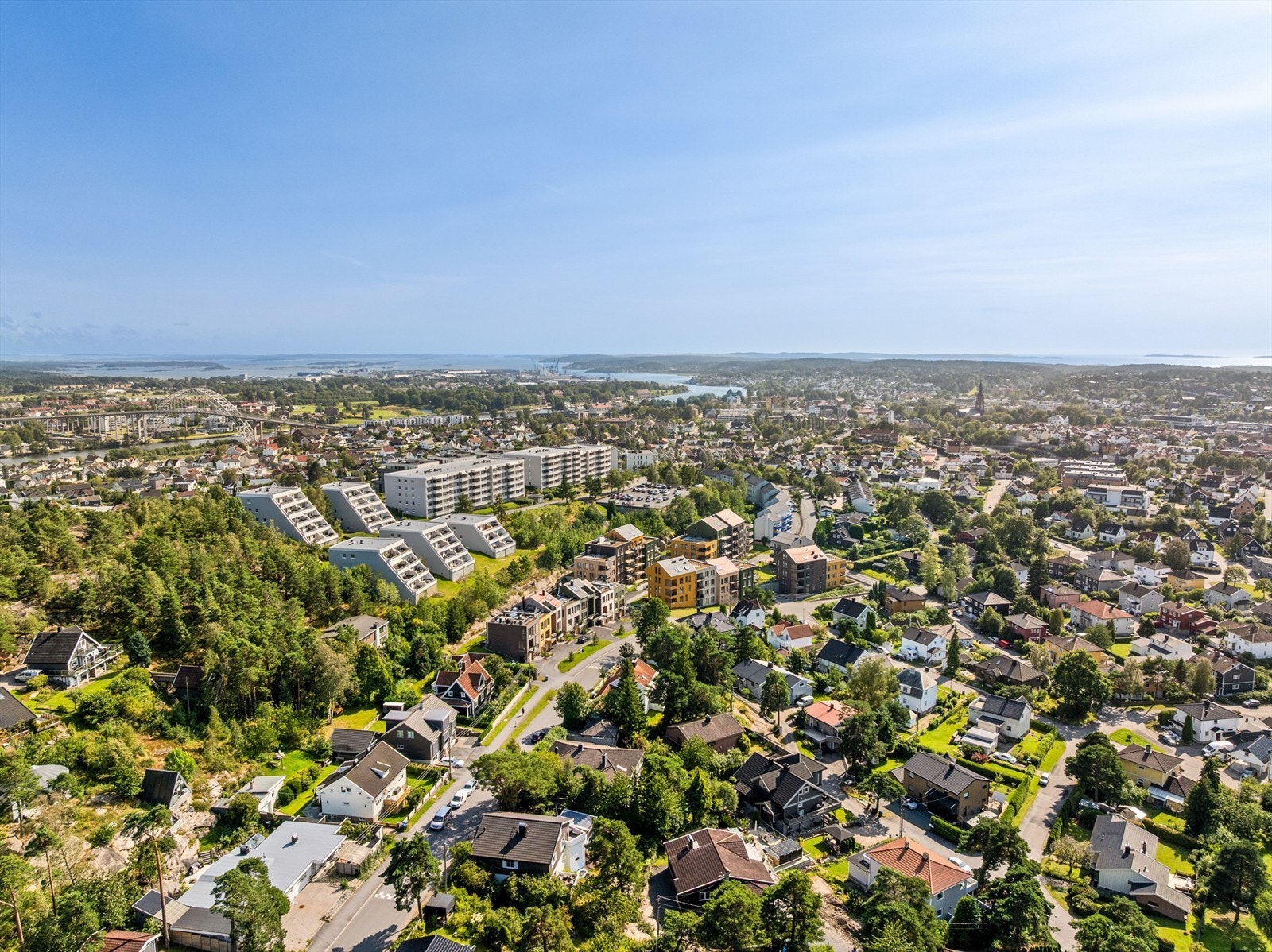 I Fagerlia bor du tilbaketrukket fra sentrumskjernen, men likevel svært sentralt og i gangavstand fra alle byens tilbud. Galleribilde