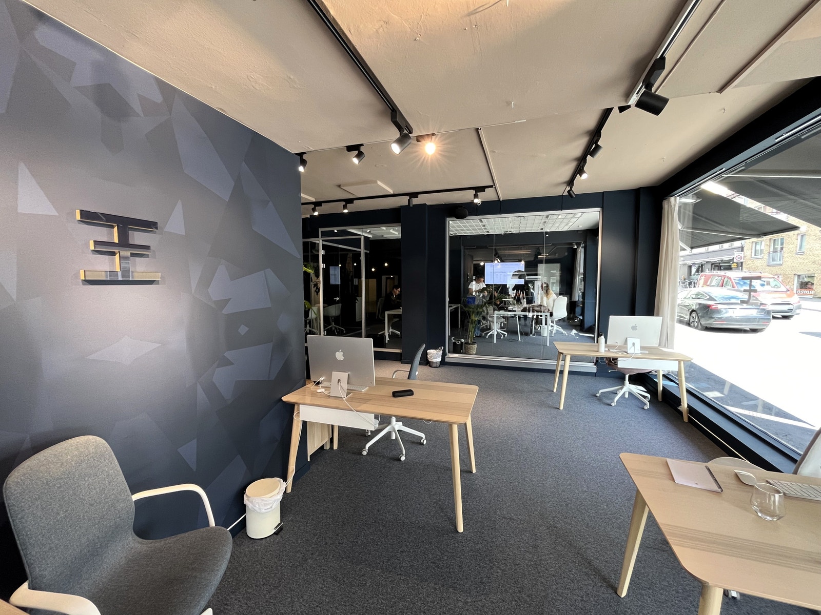 Lyse og attraktive lokaler med gode solforhold Galleribilde