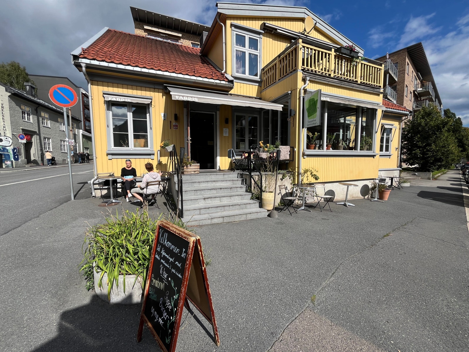 Sagene Lunsjbar vegg i vegg omsetter for godt over 10 millioner Galleribilde