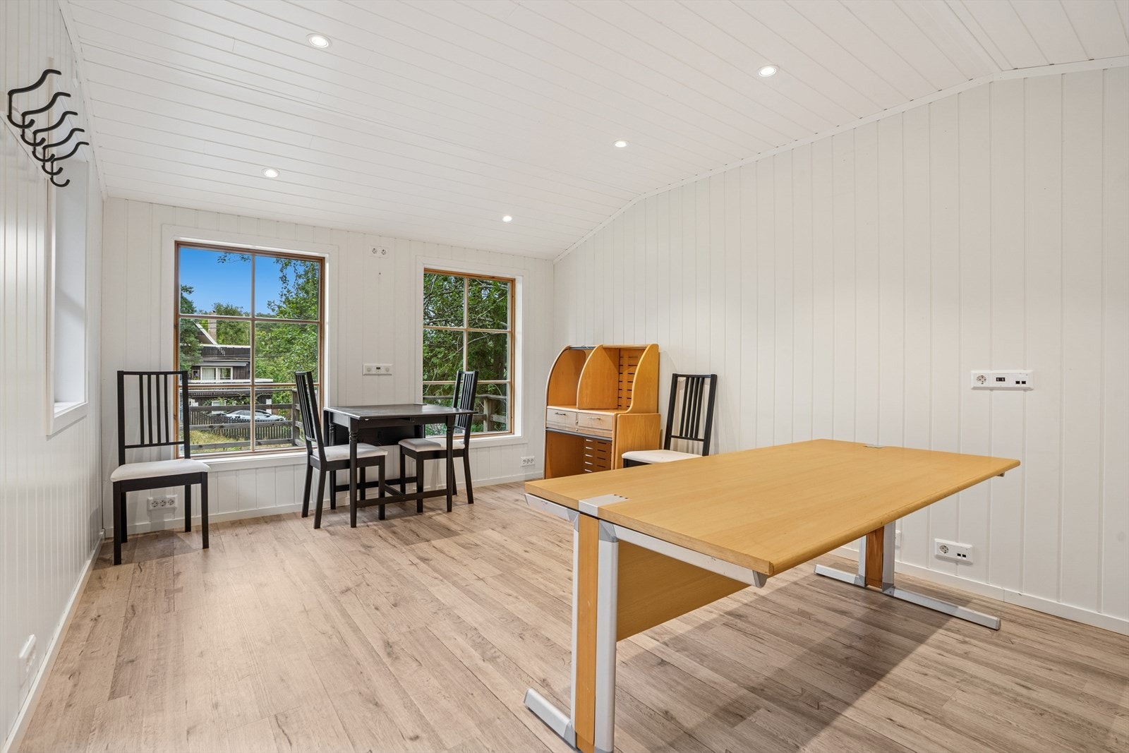 Kontoret/uthuset har flere bruksmuligheter. Galleribilde