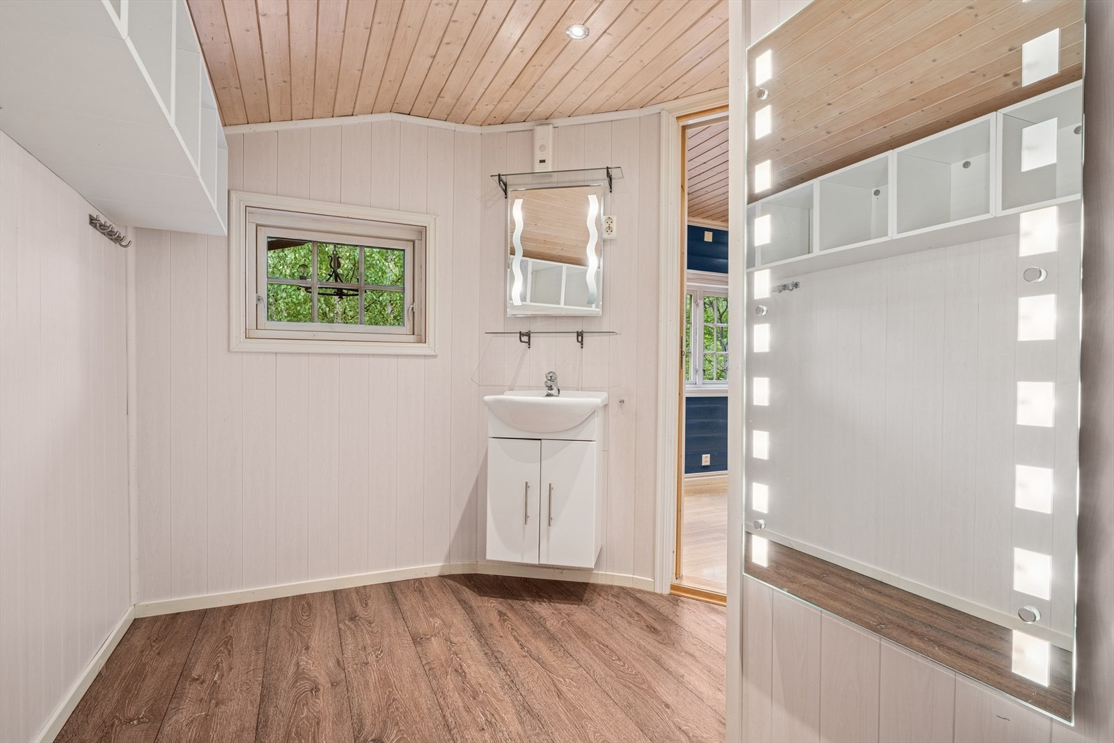 Baderom i tilknytning til soverom. Galleribilde