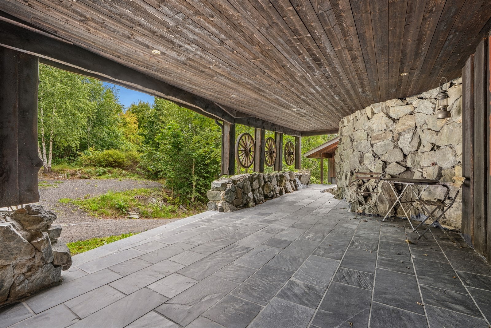 Overbygget inngangsparti. Galleribilde