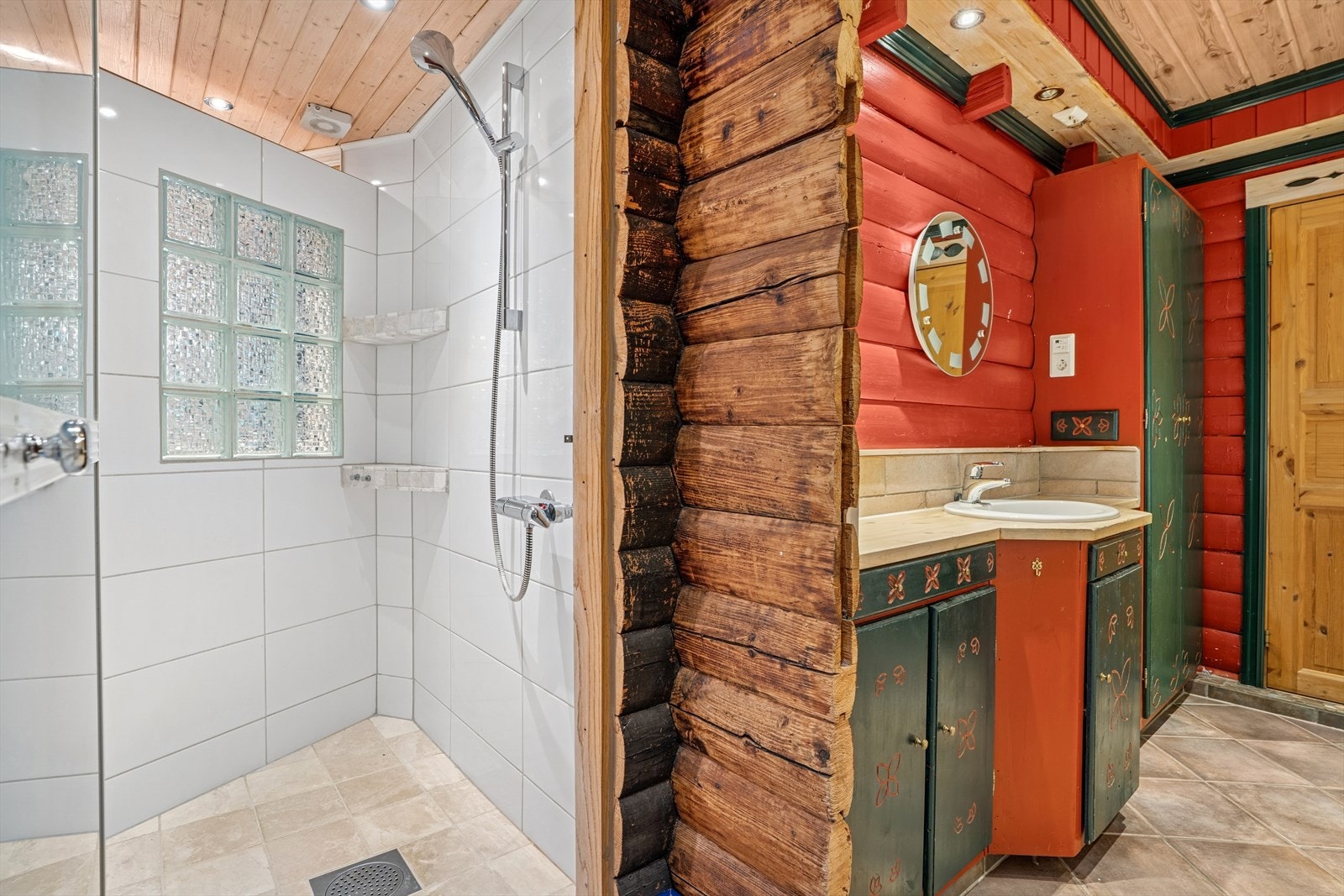 Bad med spennende detaljer. Galleribilde