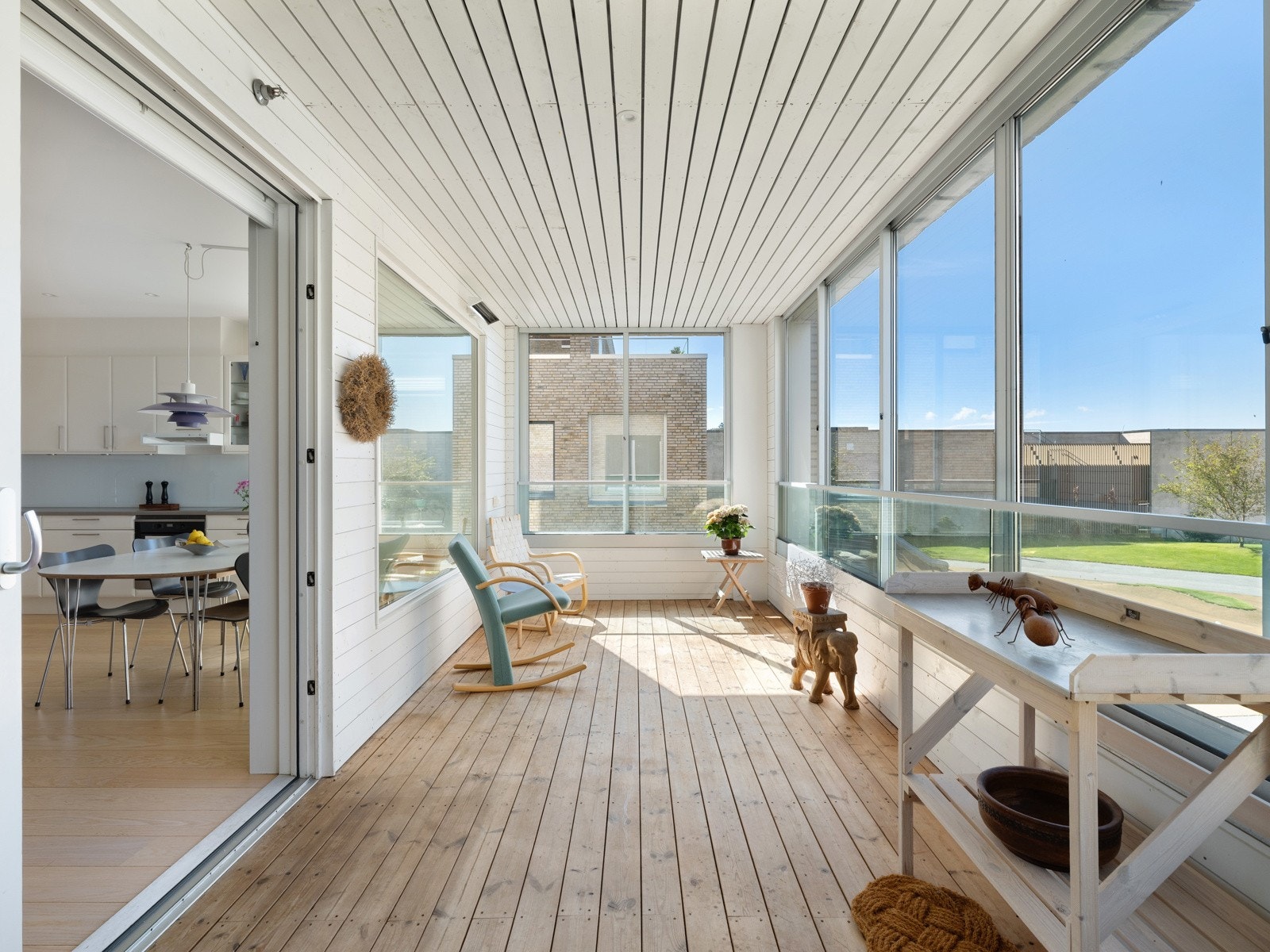 Fra stue/kjøkken er det utgang til en herlig innglasset balkong. Galleribilde