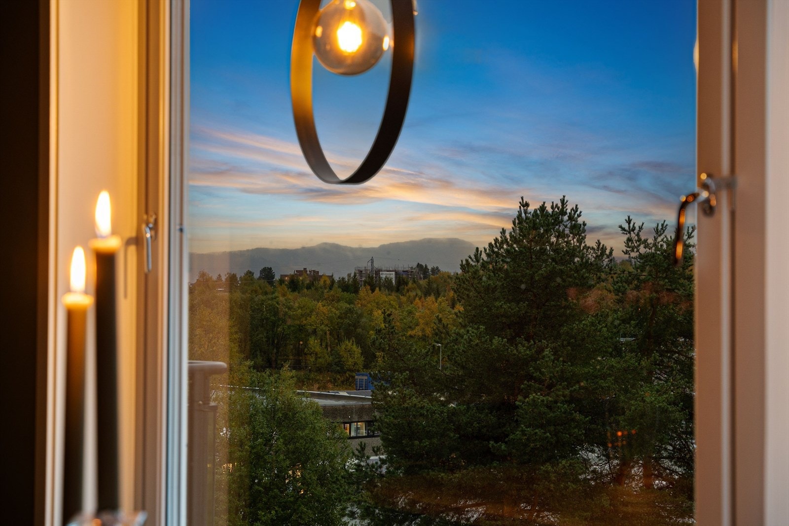 Aktiv Eiendomsmegling har gleden av å presentere Øvre Flatåsveg 3 - en flott 3-roms leilighet med gode utsiktsforhold. Foto: Vidar Alvik/ Grattis foto. Galleribilde