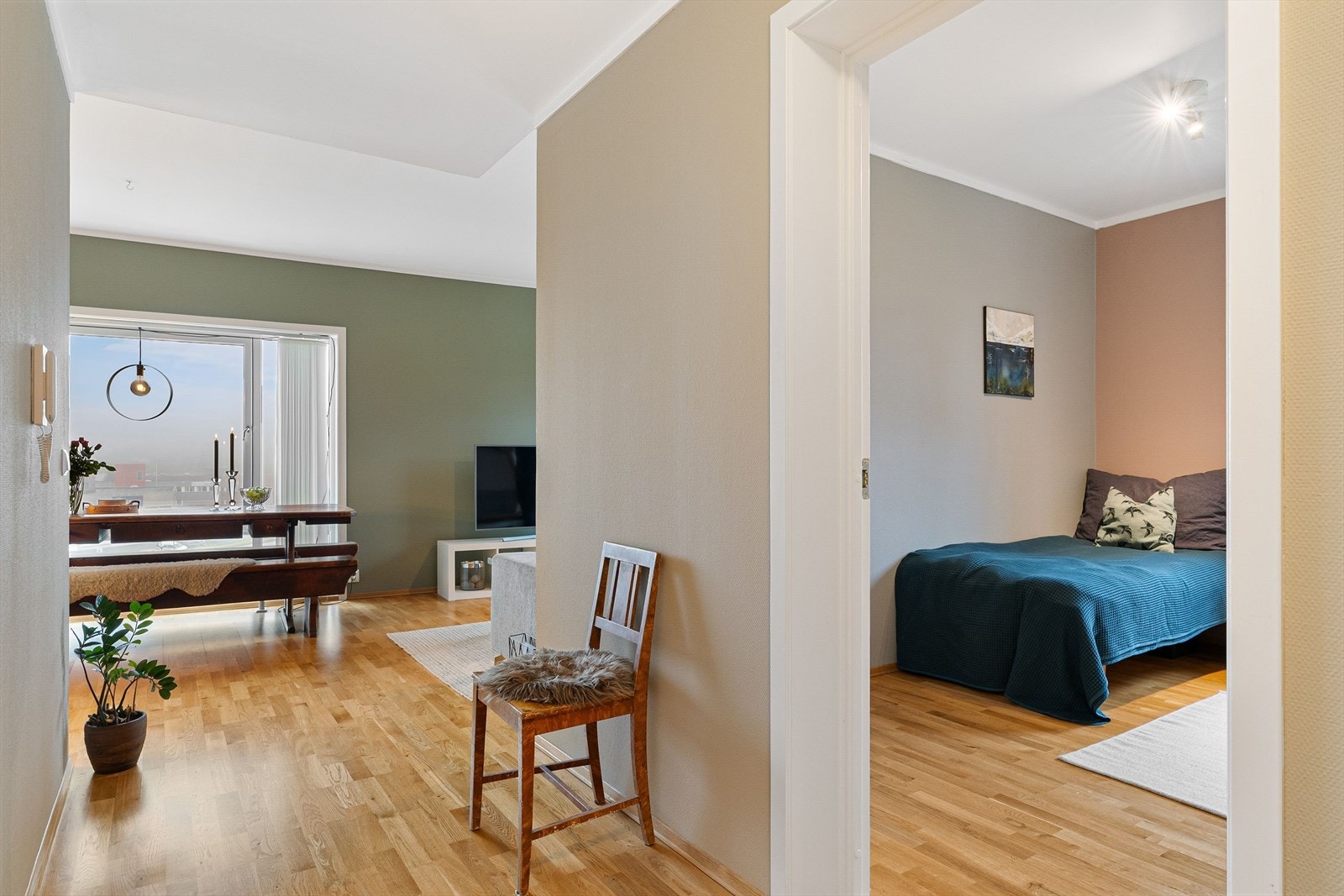 Det minste soverommet kan brukes som barnerom, gjesterom eller hjemmekontor. Galleribilde