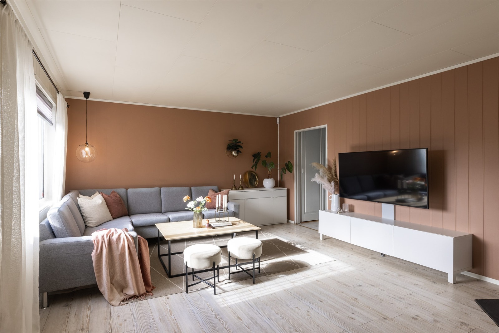 Stue med moderne fargevalg. Galleribilde