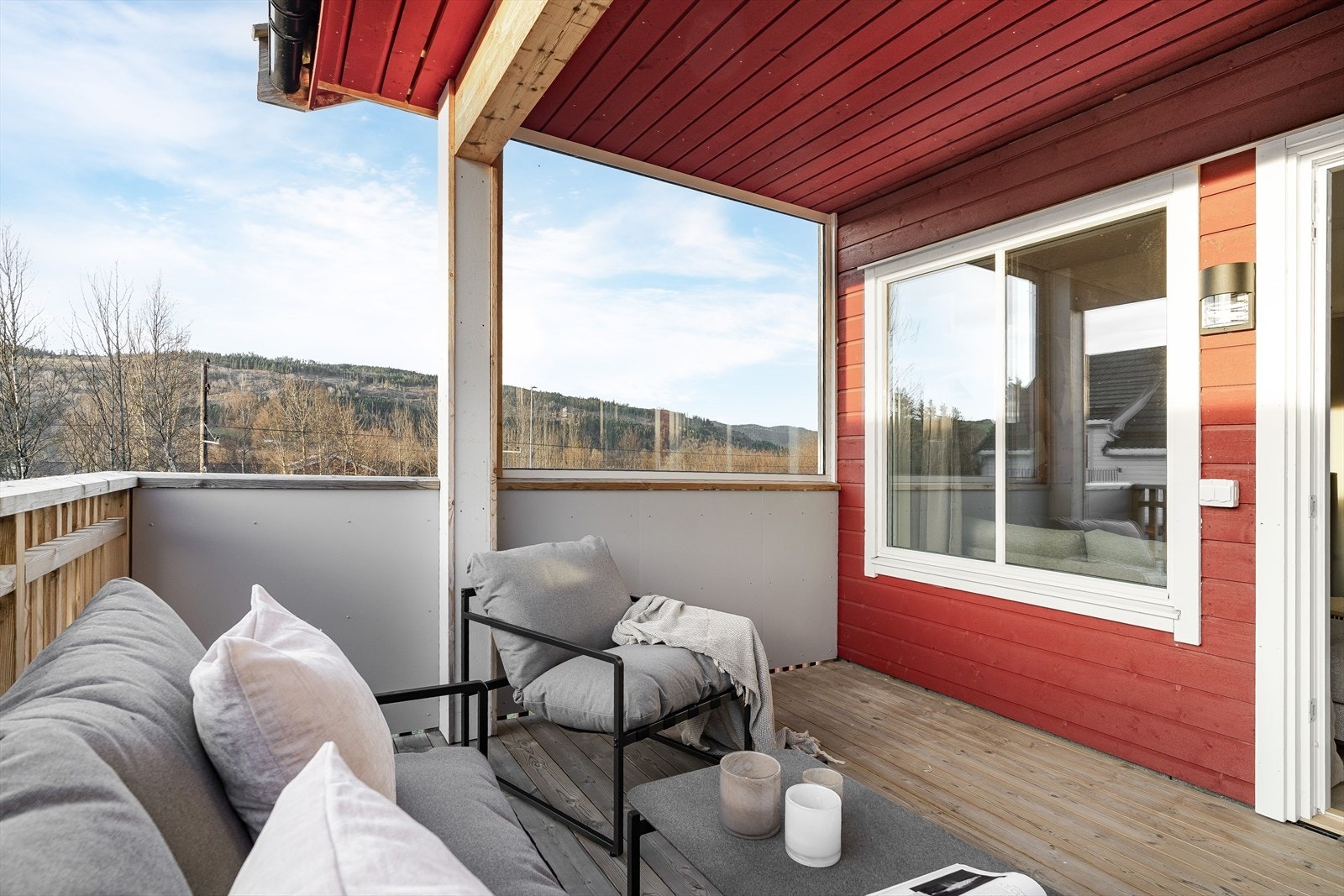 Balkongen er på 10 kvm og leiligheten har en flott hjørneplassering. Galleribilde