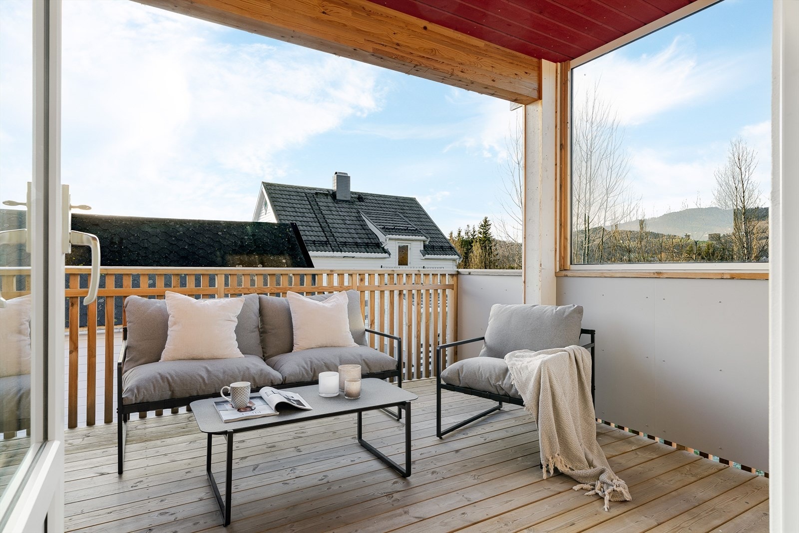 Fra stuen har du utgang til en sørvendt balkong med gode solforhold. Galleribilde