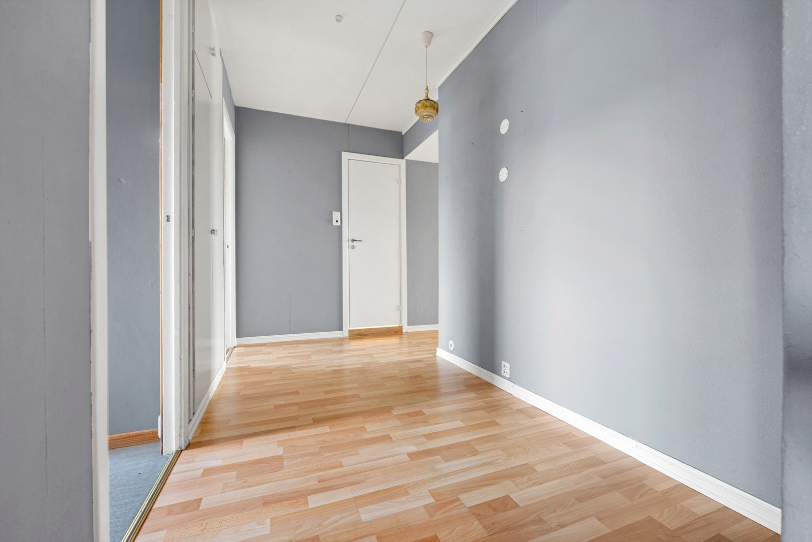 Leiligheten ligger i 2.etasje og har en romslig planløsning. Galleribilde