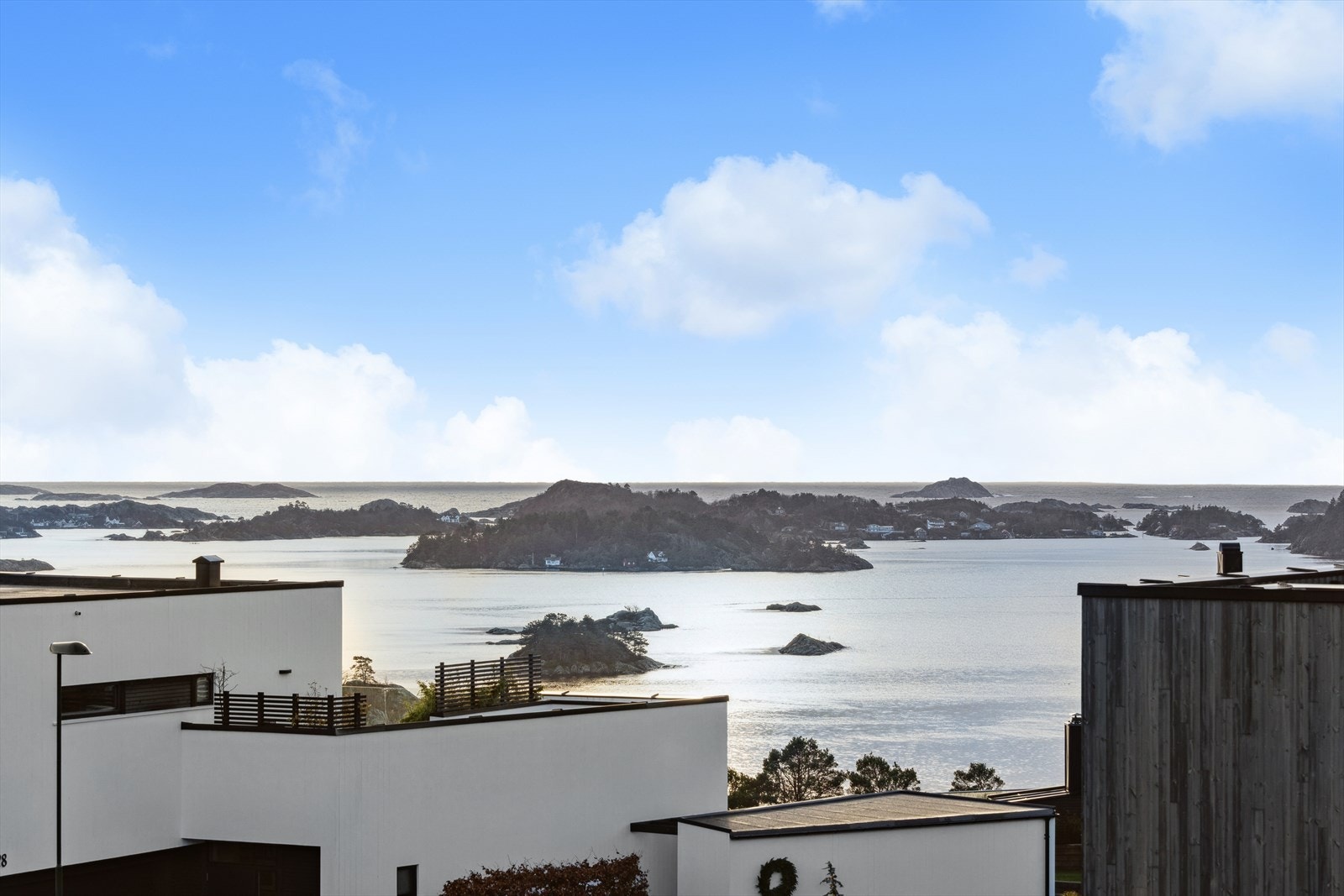 I Sanktehansveien 15 får du en fantastisk utsikt mot Torvfjorden og Søgnes vakre skjærgård! Galleribilde