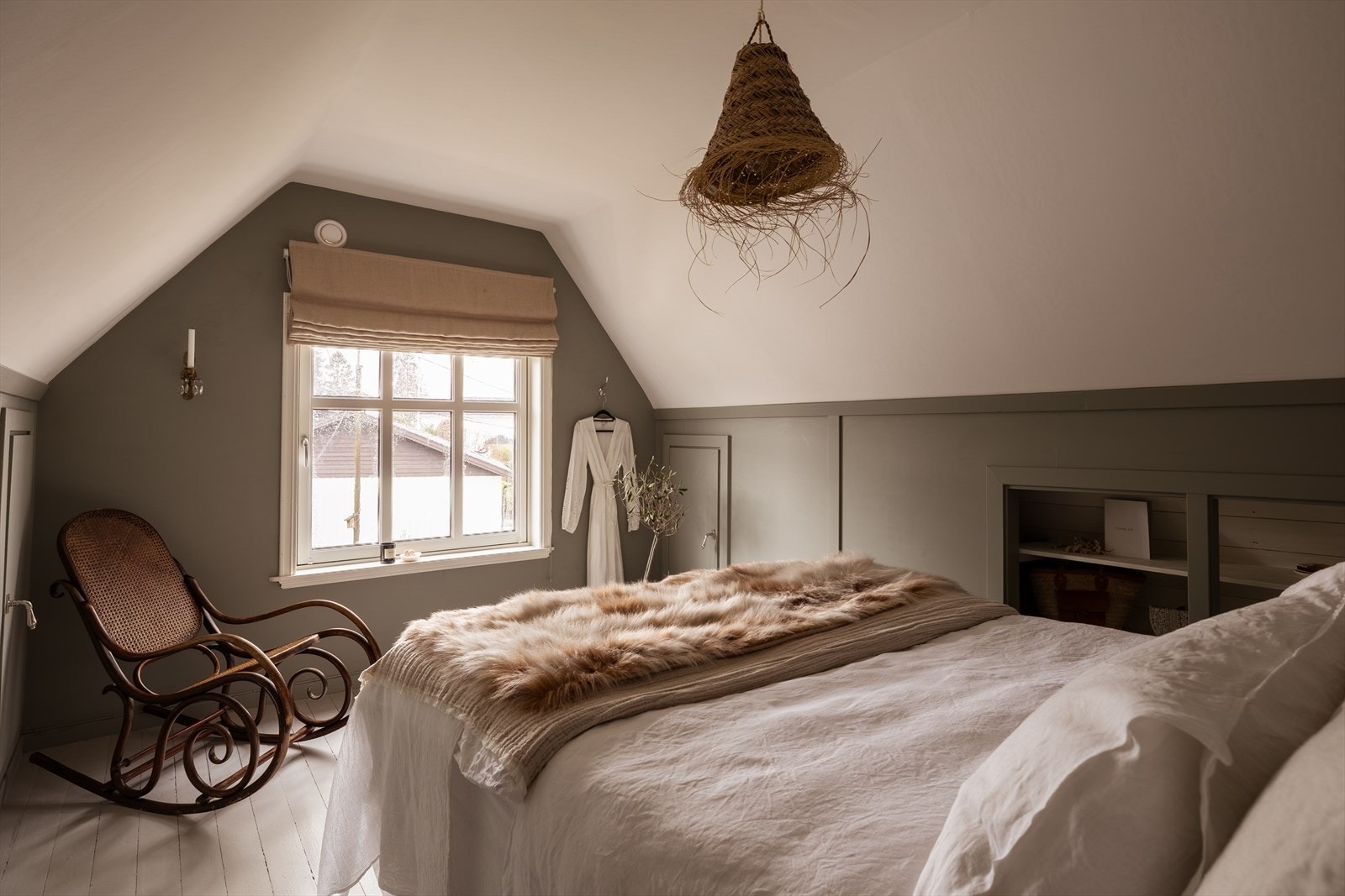 Hovedsoverommet er innredet med dobbeltseng og rommet har flere flotte detaljer. Galleribilde