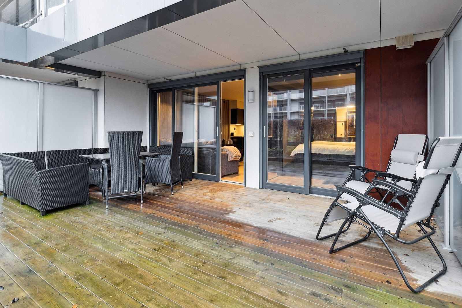 Leiligheten har en vestvendt terrasse på ca. 23 m² med svært gode solforhold. Galleribilde