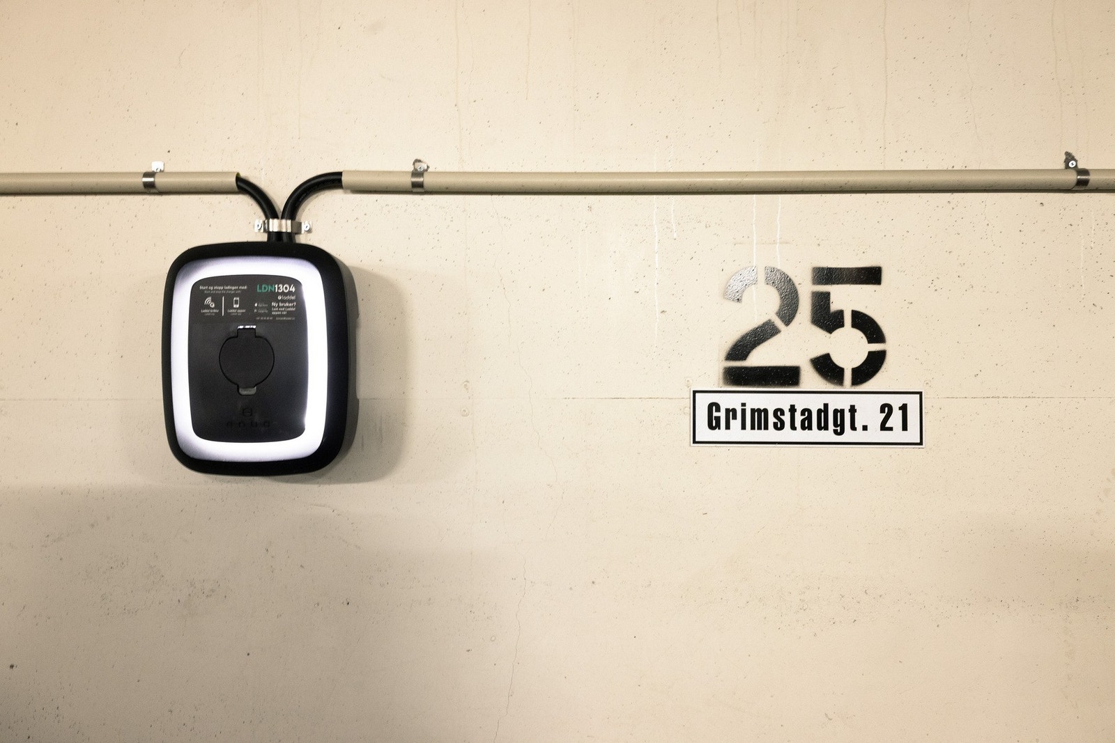 Medfølgende elbillader. Galleribilde