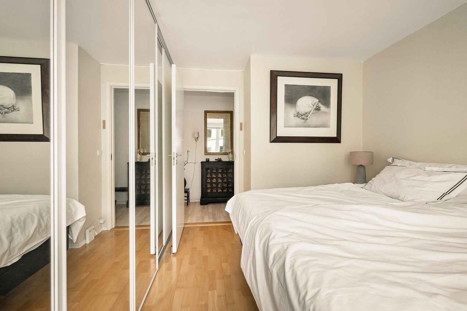 Eikeparkett på gulv. Galleribilde