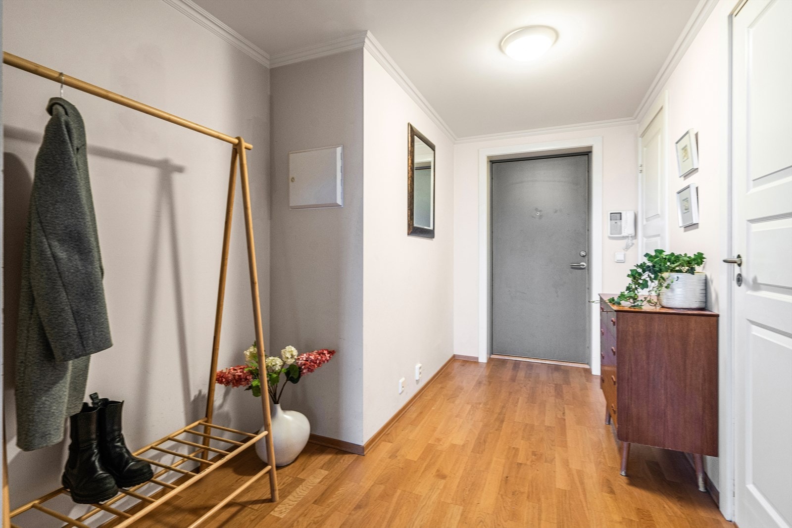 Velkommen inn - Entréen gir et hyggelig førsteinntrykk. Galleribilde