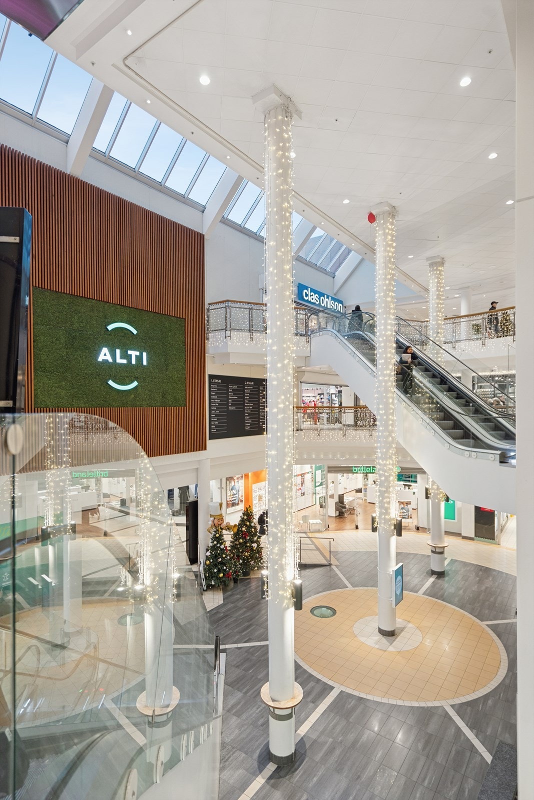 Alti Farmandstredet byr på over 80 butikker og spisesteder. Galleribilde