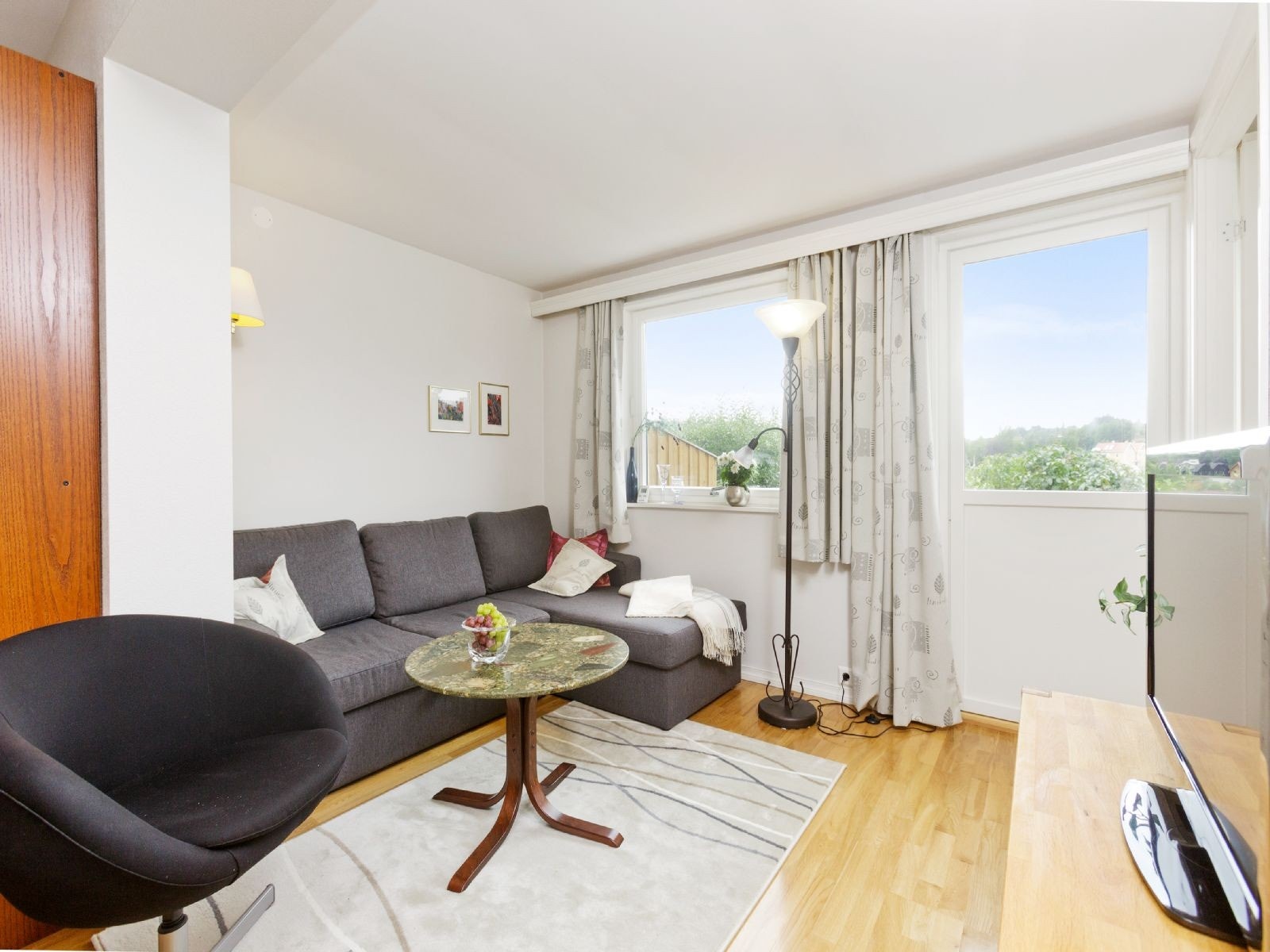 Stue. Leiligheten er umøblert. Galleribilde