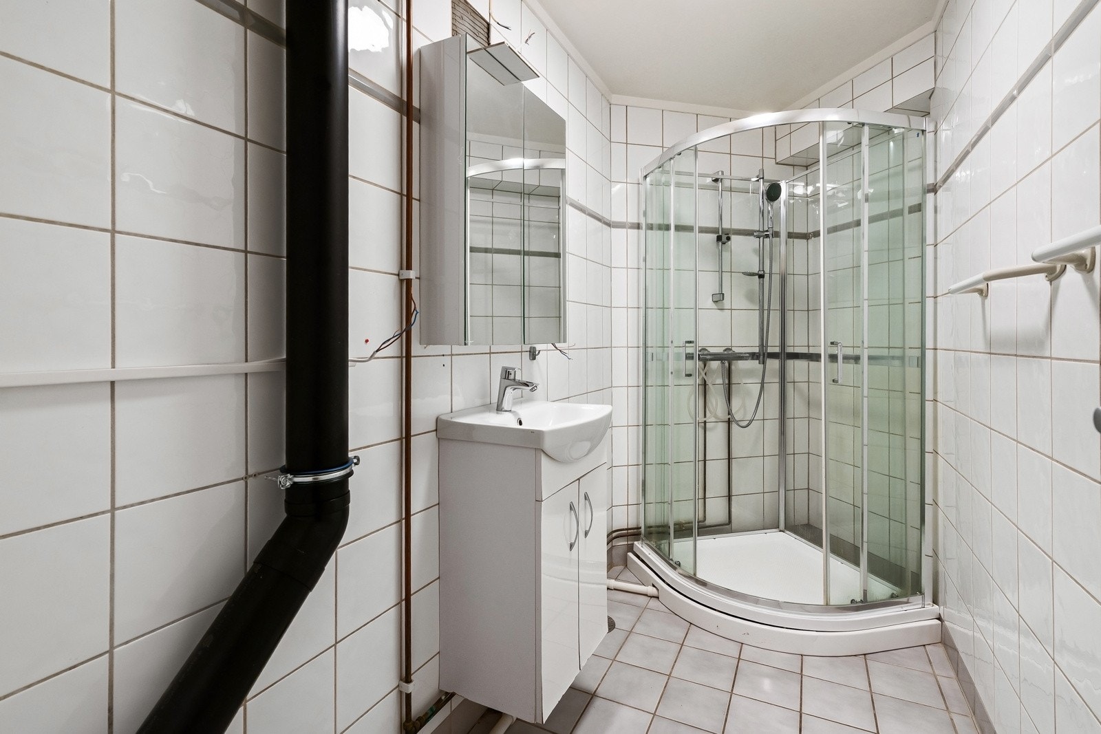 Flislagt baderom - Oppussing må påregnes Galleribilde