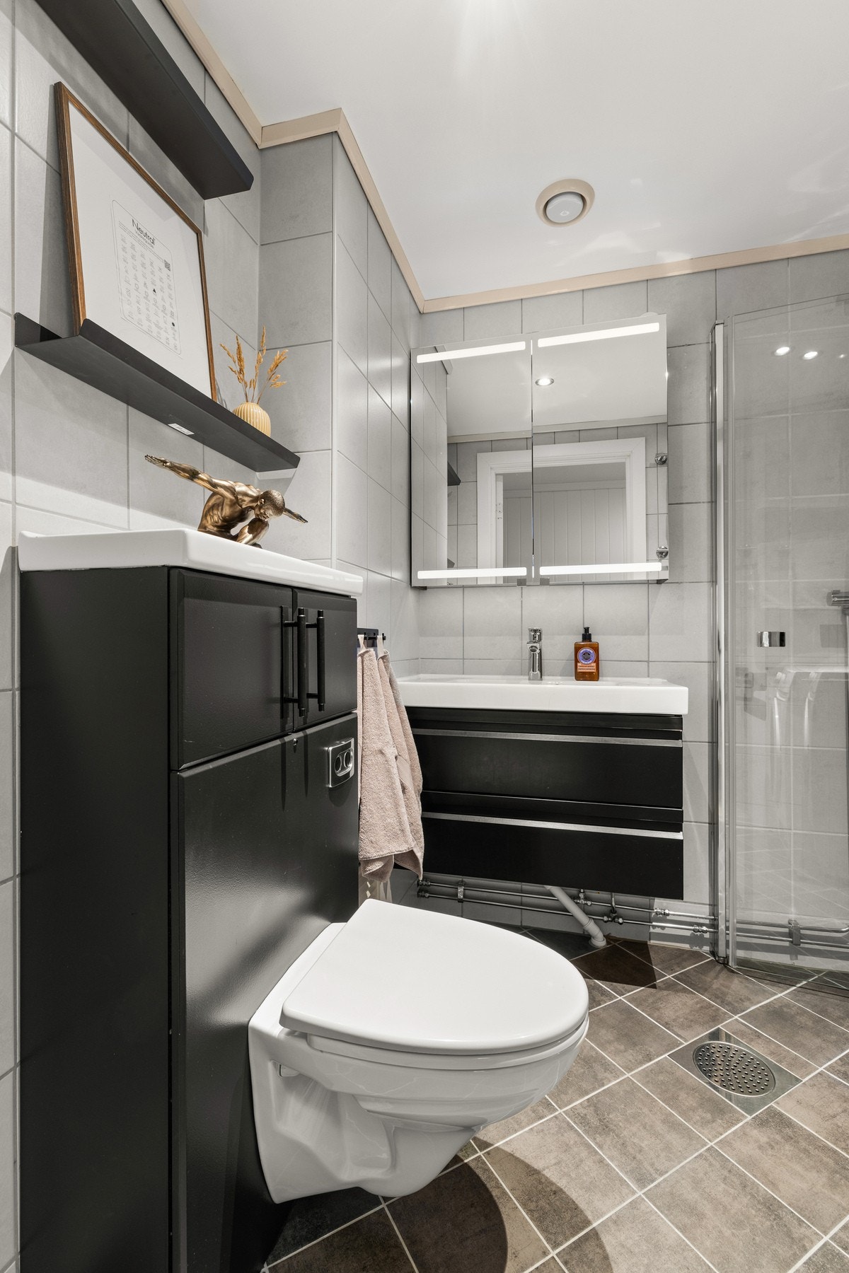 I 2019 ble varmekabler og gulvfliser lagt på nytt, i regi av borettslaget. Galleribilde