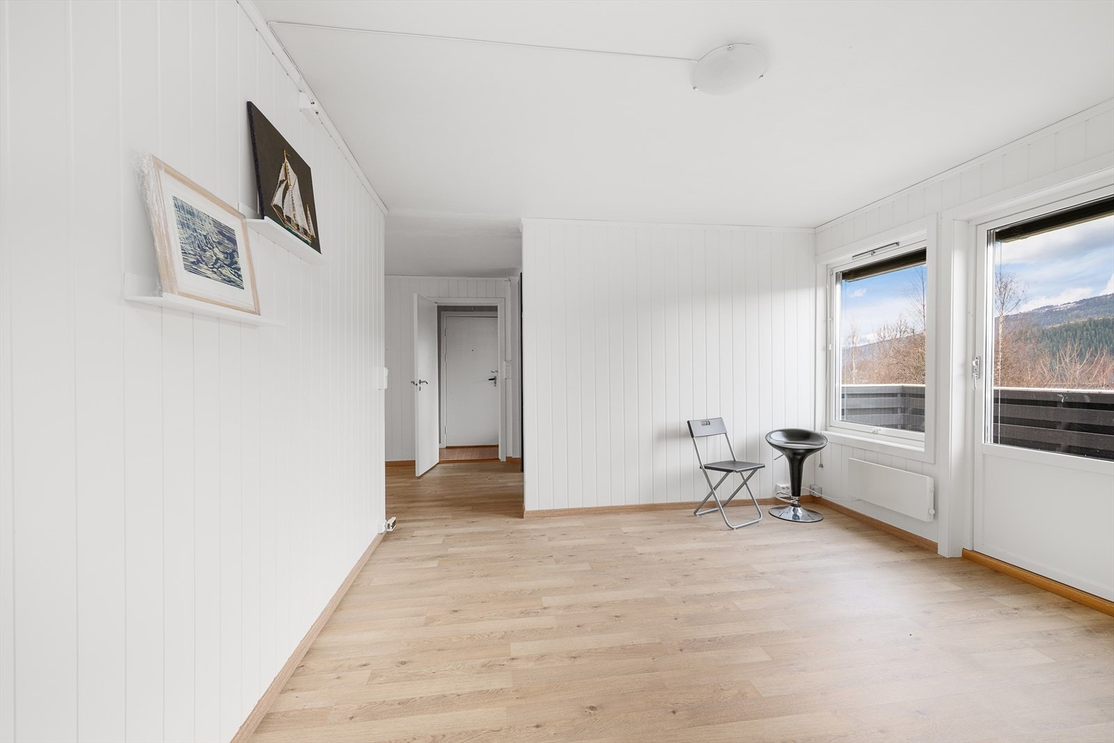 Det er i nyere tid lagt nytt gulv i stuen. Galleribilde