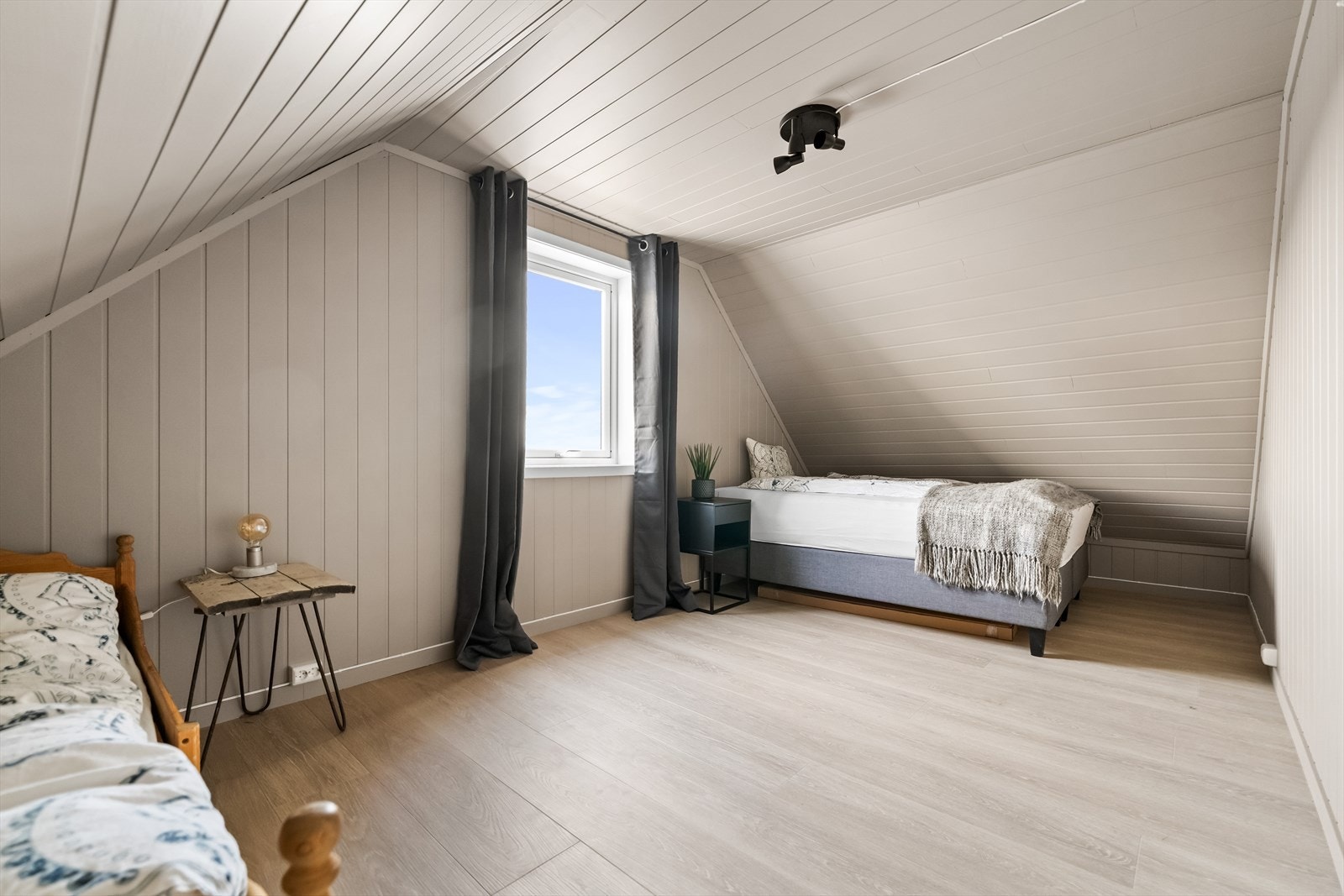 Soverom 2 - Svært god størrelse. Her innreder man etter egne behov. Galleribilde