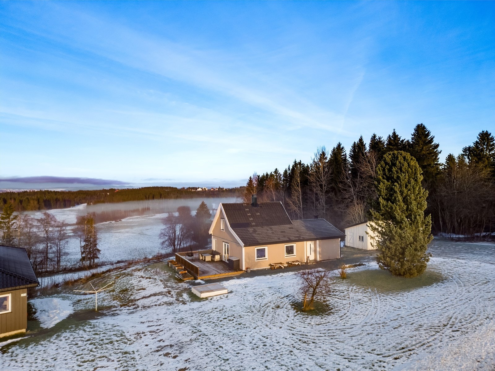 Nordvik Eiendomsmegling ved Mats J. Kolsrud presenterer Østvollvegen 285. Galleribilde