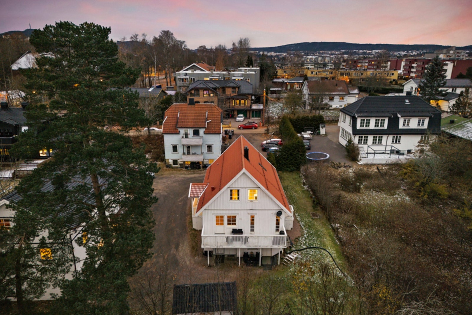 Ali Hashmi ved eiendomsmegler EIE har gleden av å presentere Furusetveien 5E! Galleribilde