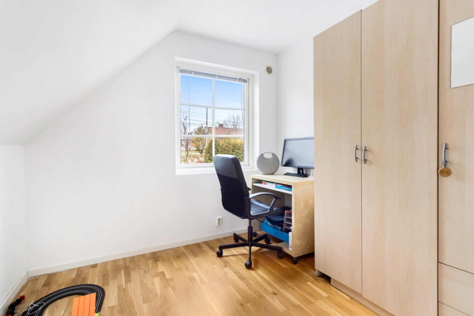 Rommet brukes i dag som et kontor.
Ikke godkjent for varig opphold -
Godkjent rammetillatelse. Galleribilde