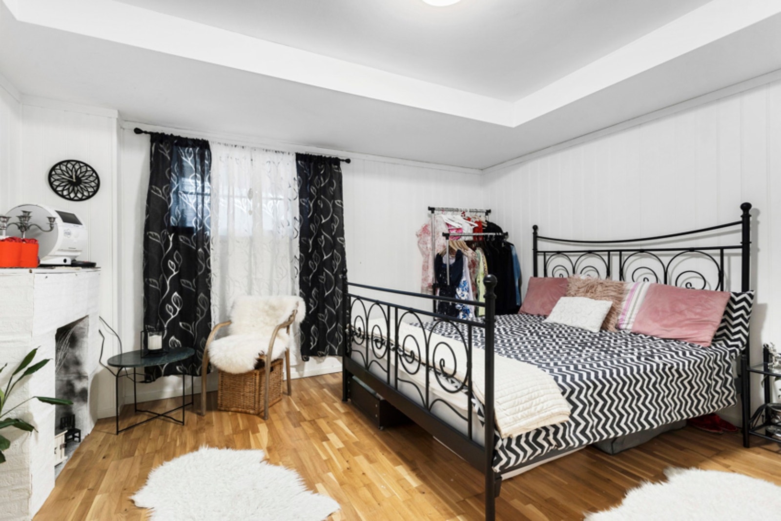 Rommet brukes i dag som et soverom.
Ikke godkjent for varig opphold -
Godkjent rammetillatelse. Galleribilde