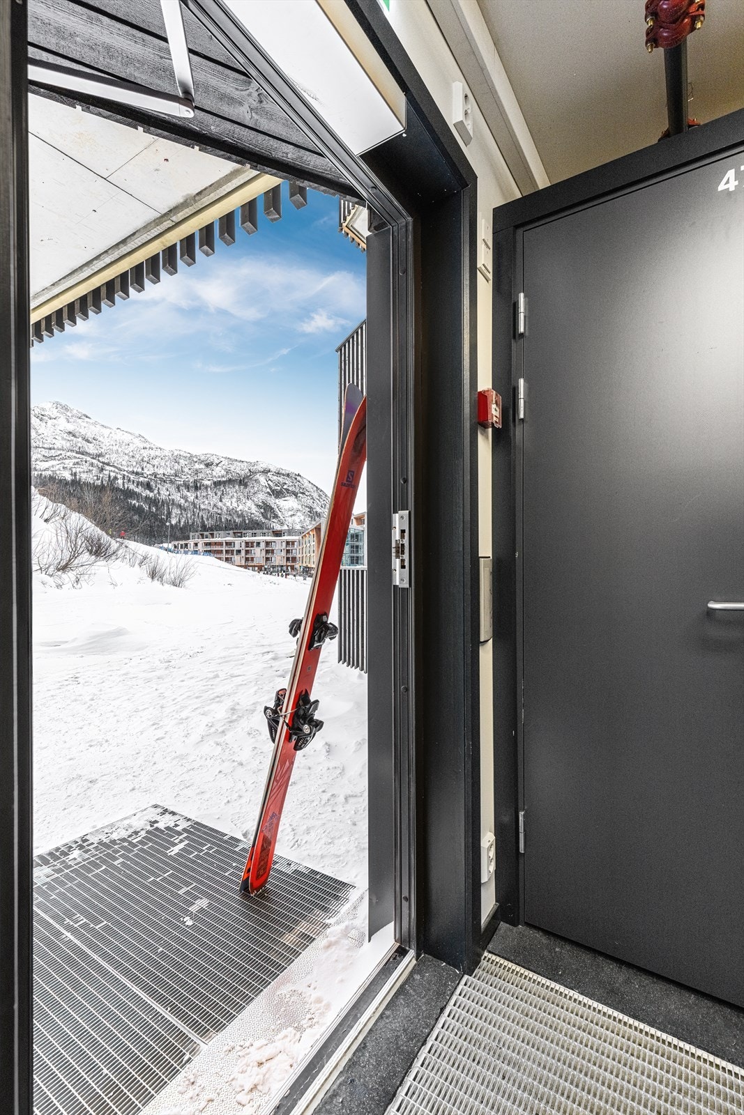 Utgang fra skilocker rommet og rett ut i bakken. Galleribilde