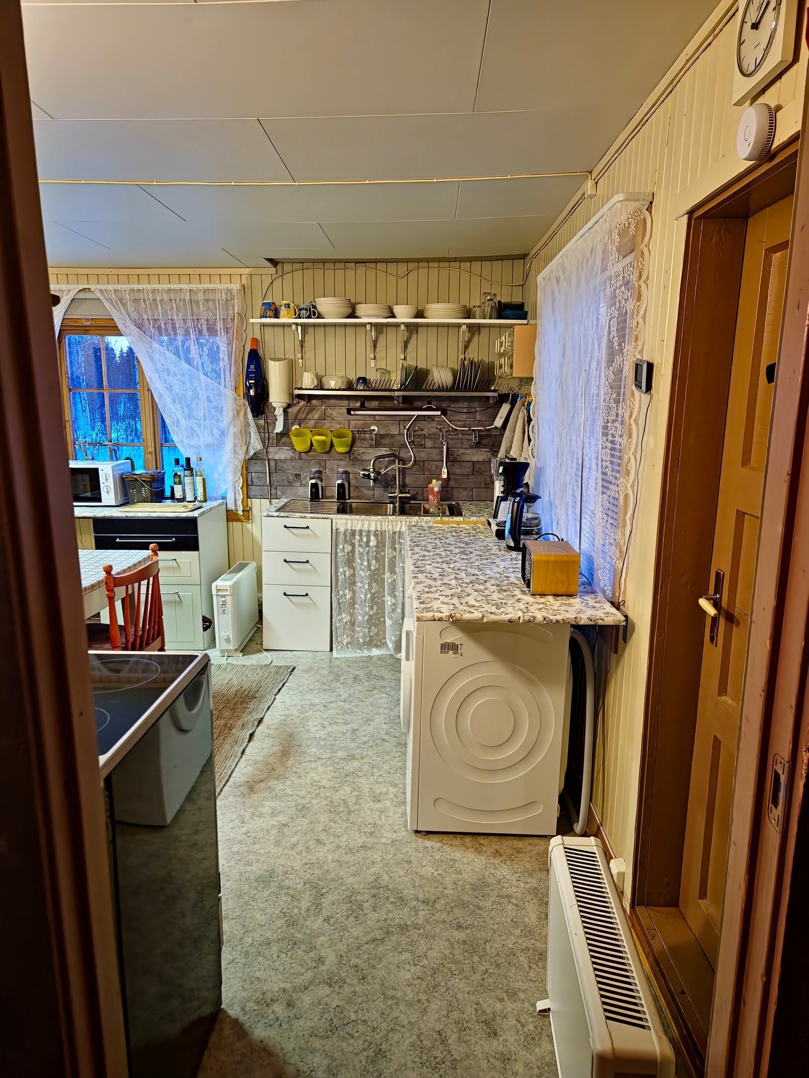 Kjøkken fra trapperom Galleribilde