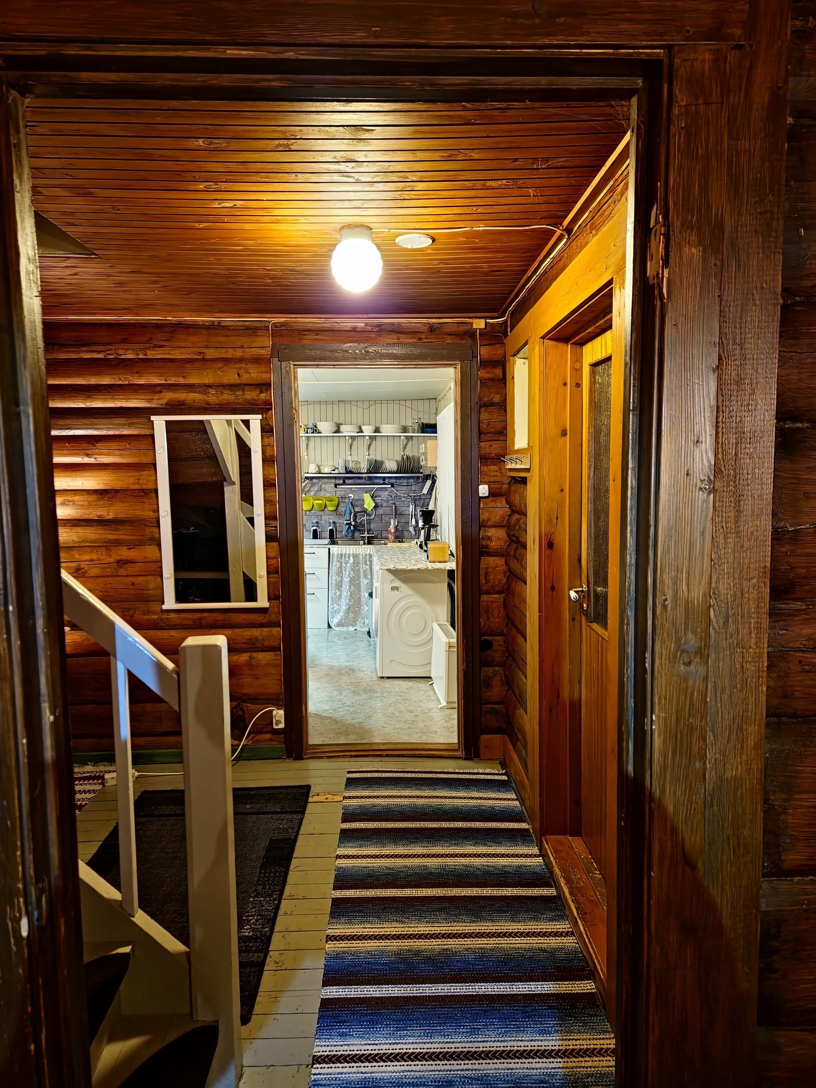 Trapperom 1. etg mot kjøkken Galleribilde