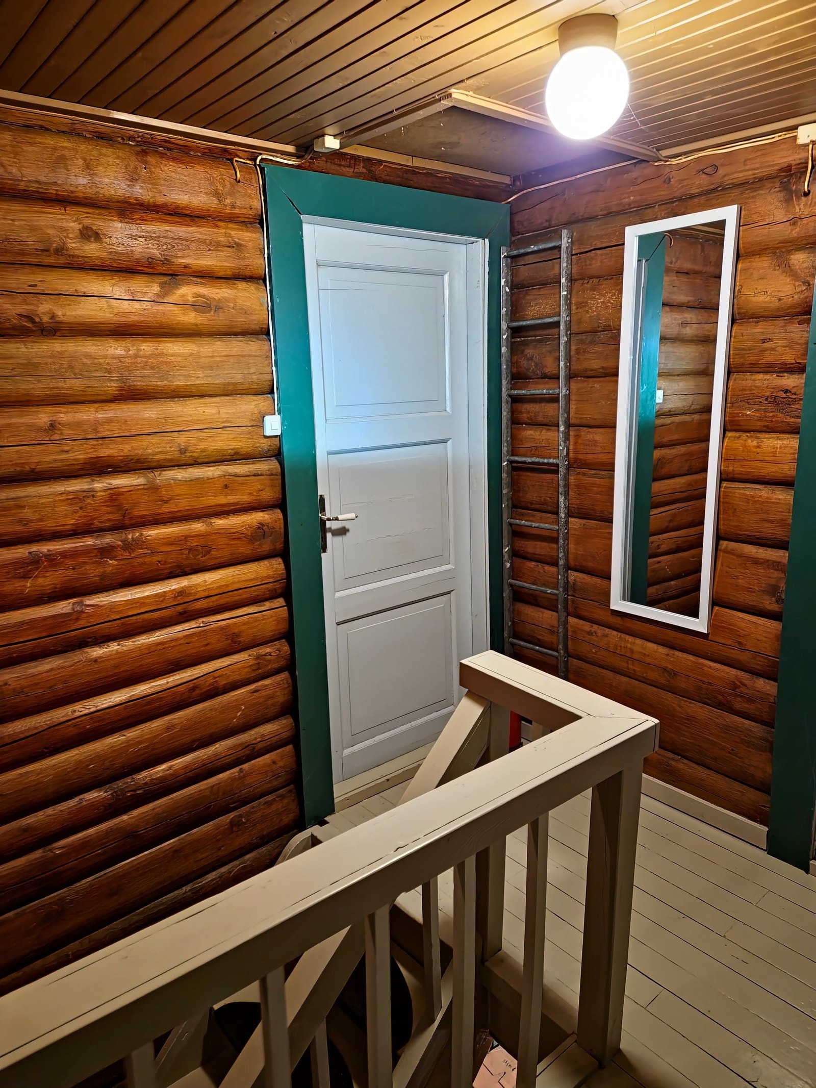 Trapperom 2. etg. Dør mot soverom 3/klesrom og soverom 4. Galleribilde