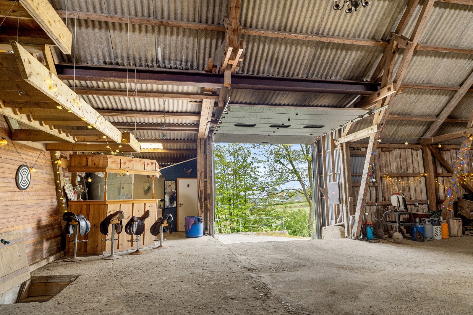 Lagerrom / festlokalet med barløsning Galleribilde