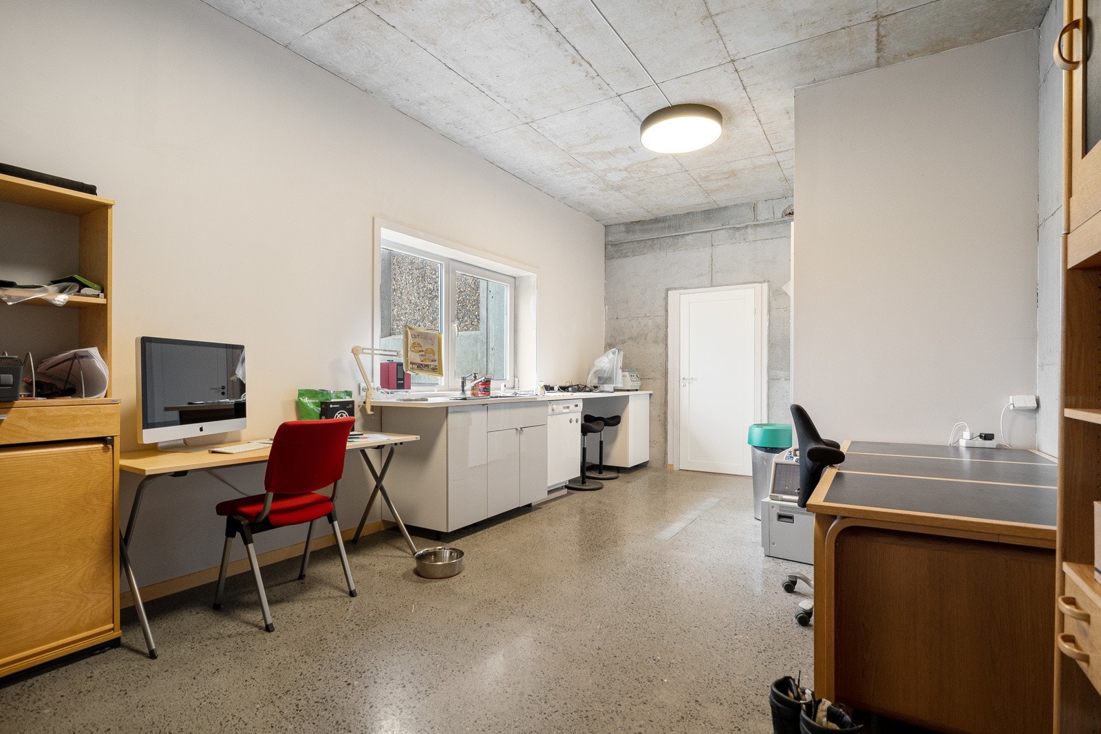 Nybygget - Kontor med kjøkkeninnredning Galleribilde