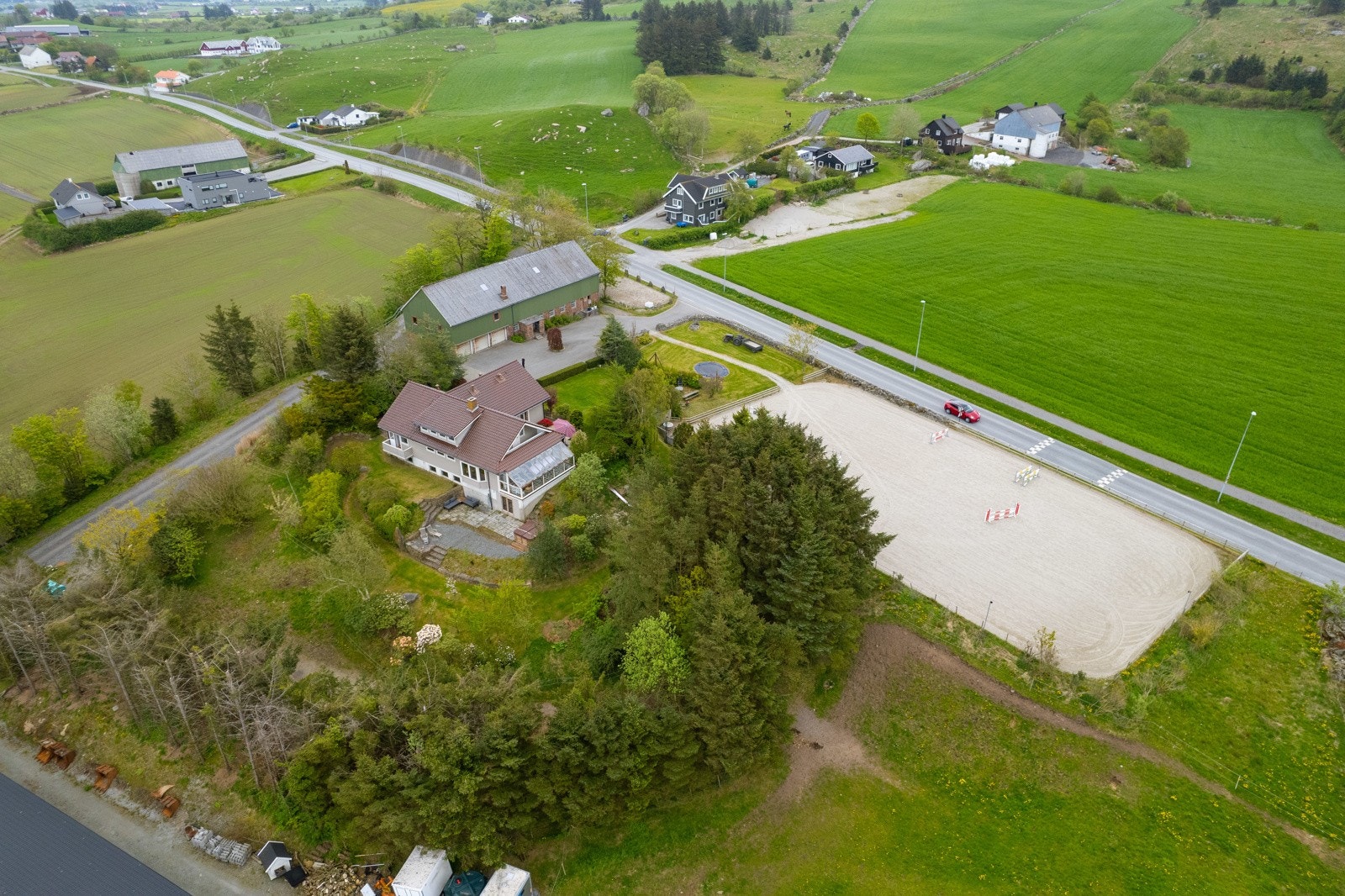 Dronebilde av eiendommen Galleribilde