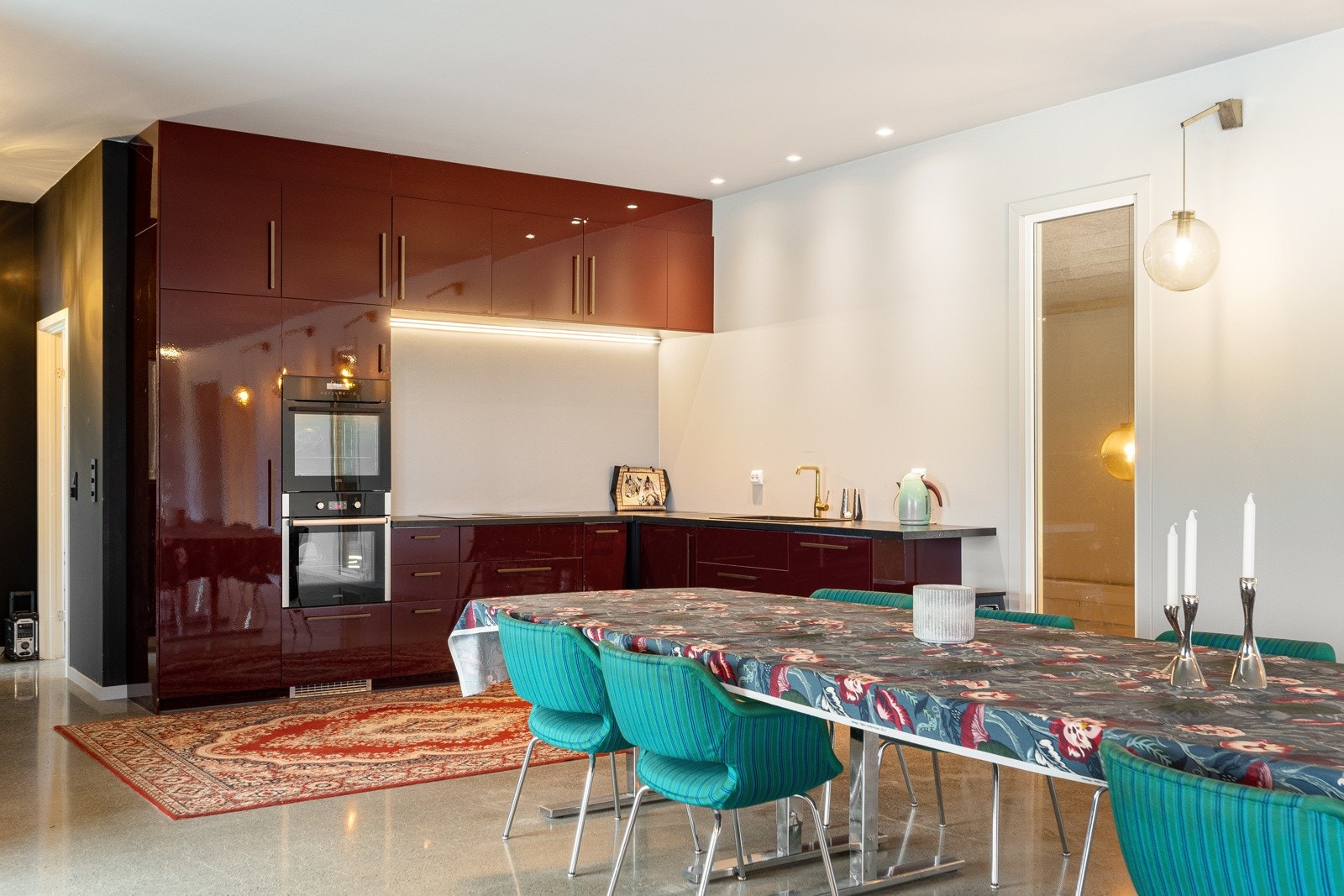 Fellesrom / Kantine - Kjøkken med int. hvitevarer Galleribilde