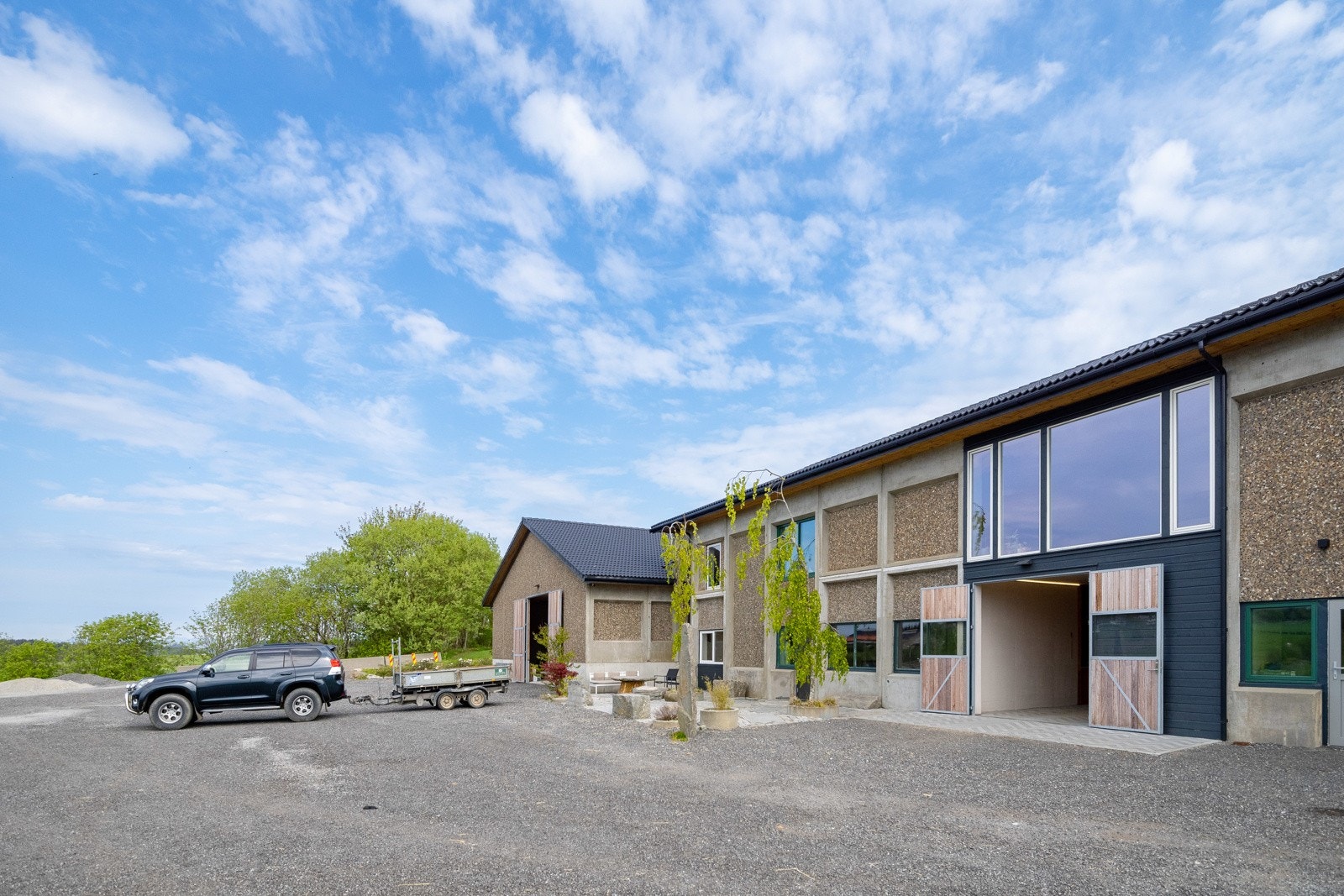 Biloppstillingsplass ved nybygget Galleribilde