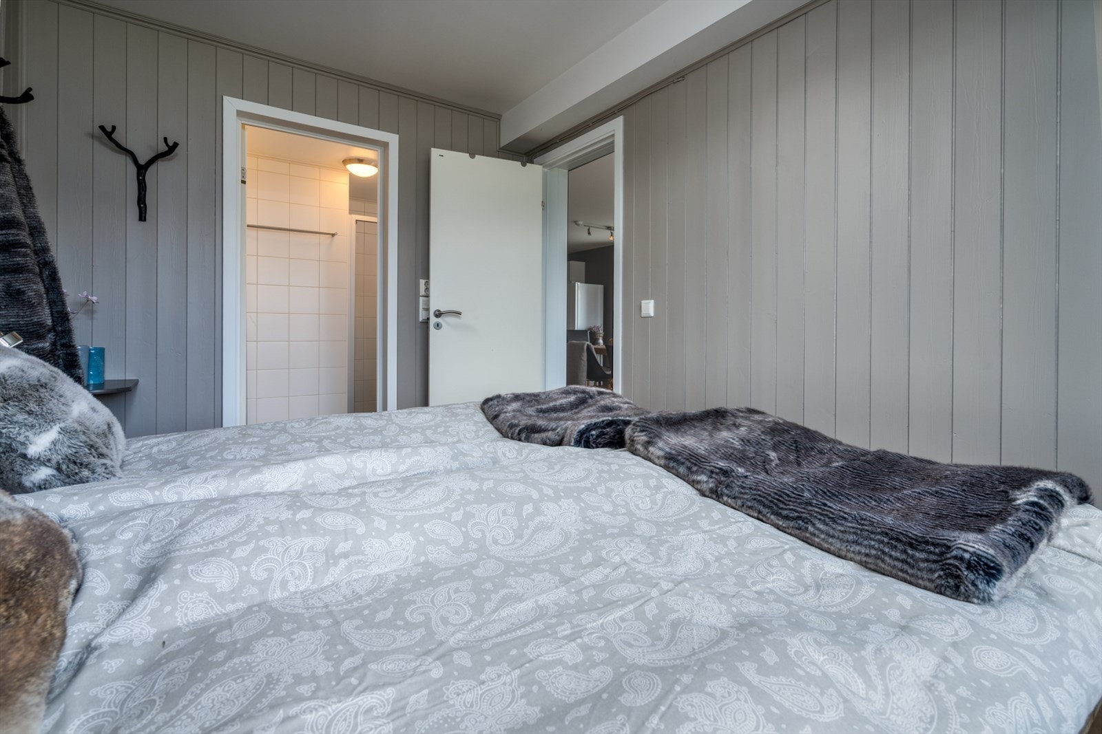 Hovedsoverom med bad Galleribilde