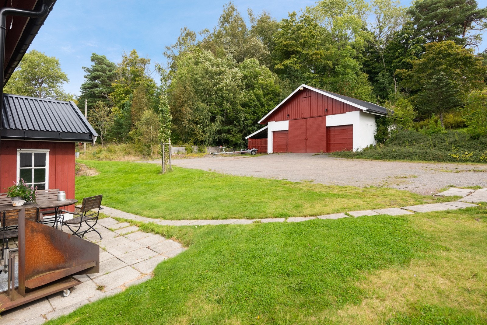 Pent opparbeidet gårdsplass Galleribilde