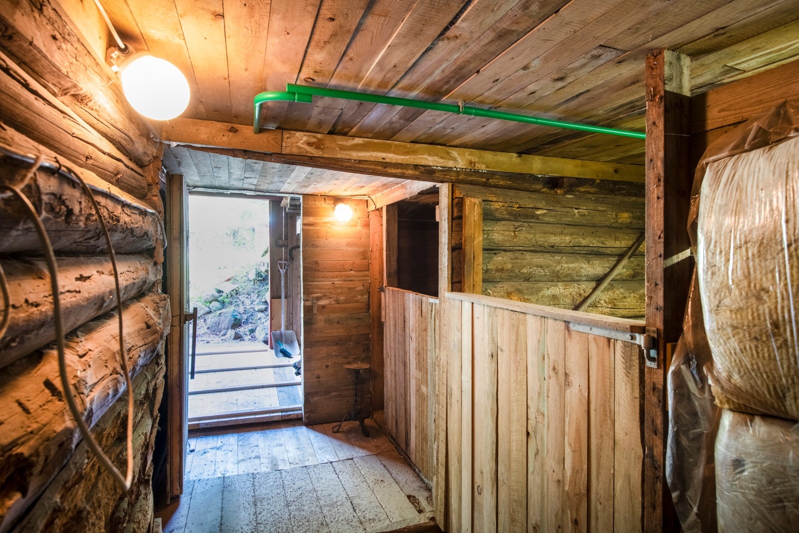 Det er 2 stallbokser dersom du ønsker deg hest. Galleribilde