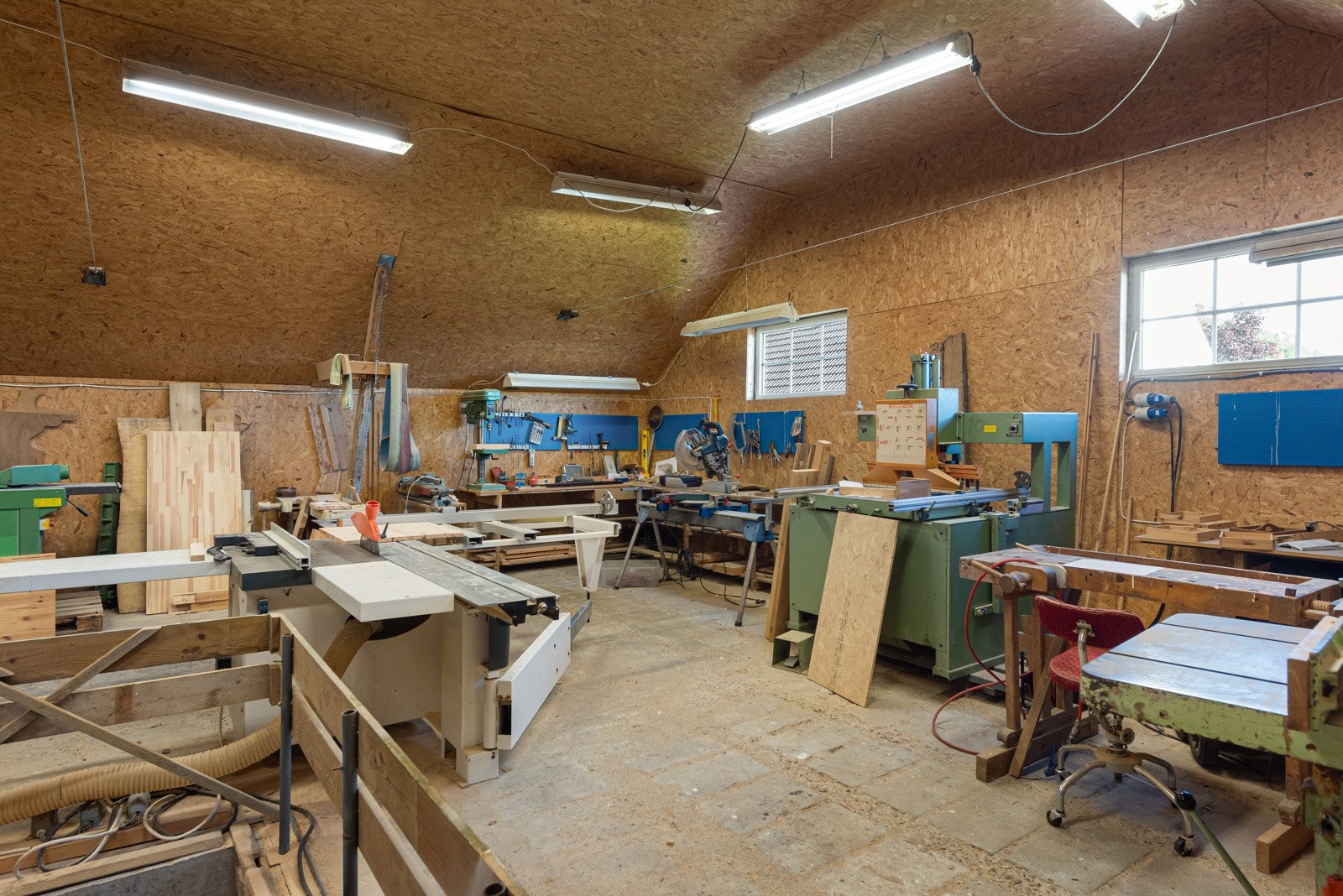 Møbelsnekkeri man kan bruke for fremtidige inntekter eller eget bruk Galleribilde