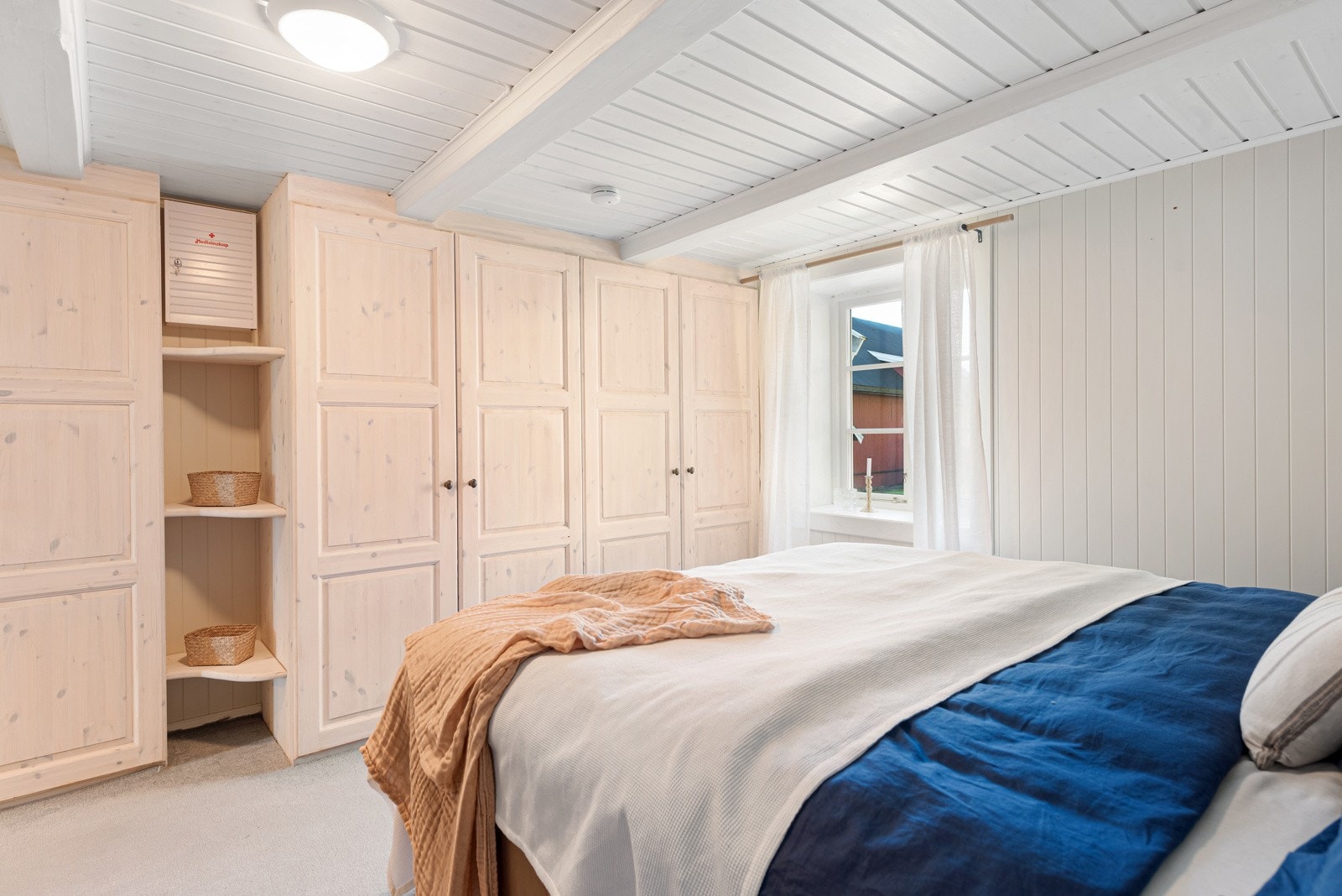 Hovedsoverom med tilhørende garderobeskap Galleribilde