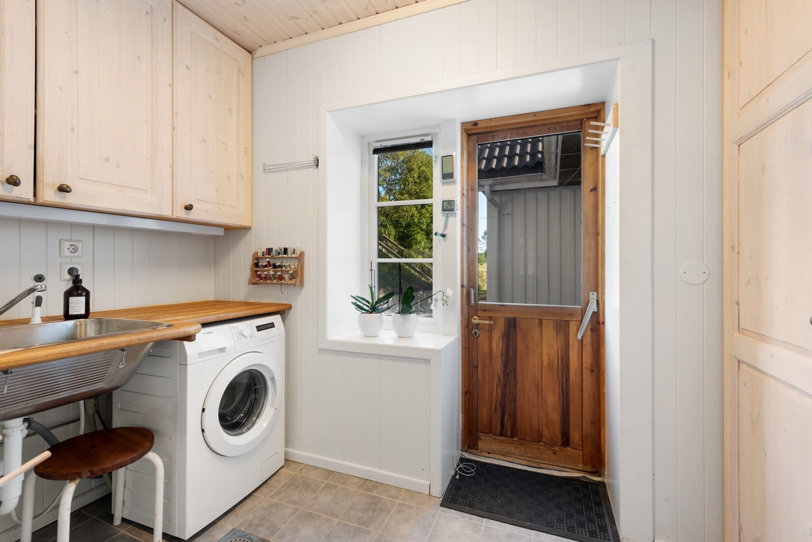 Vaskerom med egen inngang Galleribilde