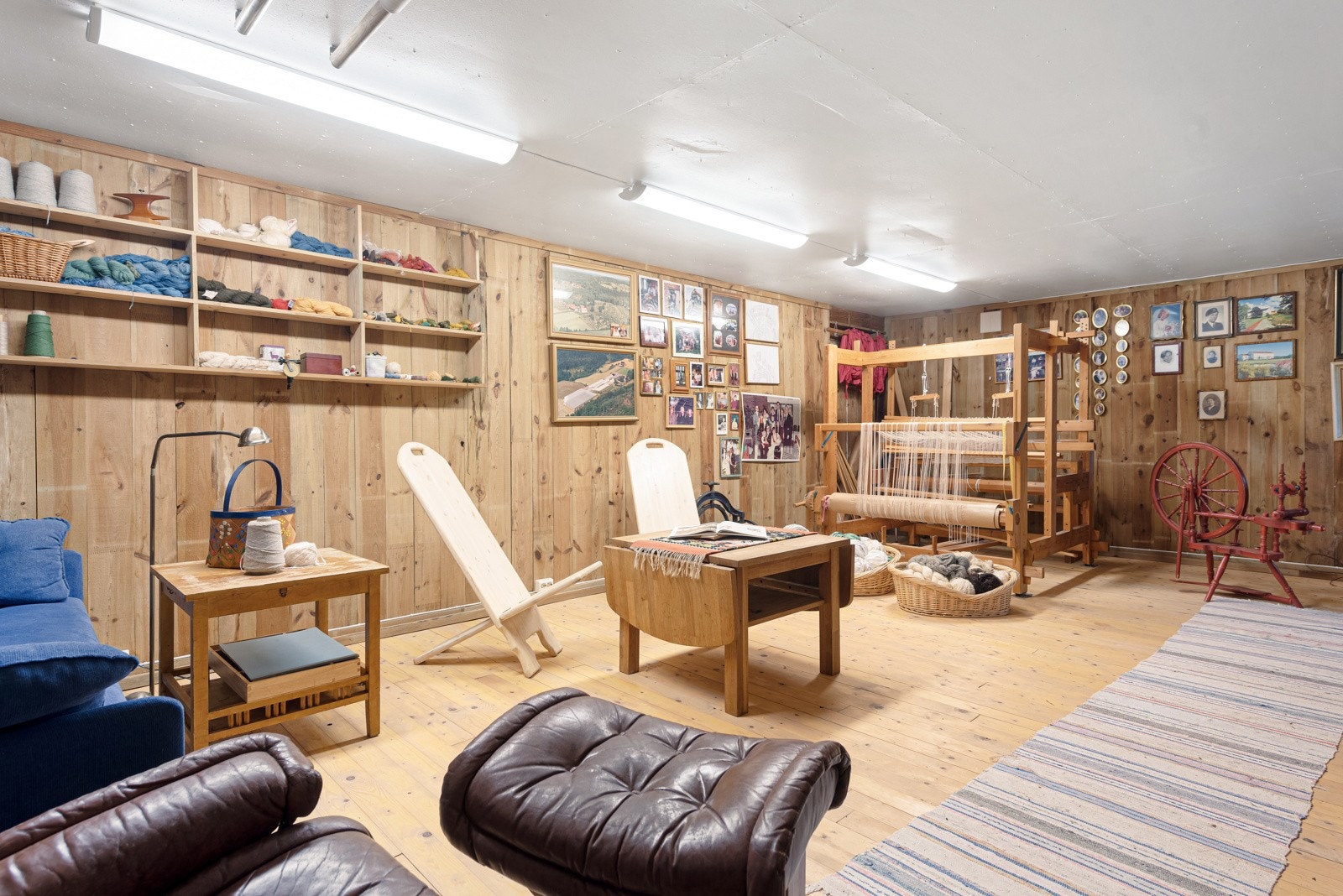 Isolert vevstue i låven. Har blitt brukt til vevkurs. Har flere bruksområder. Galleribilde