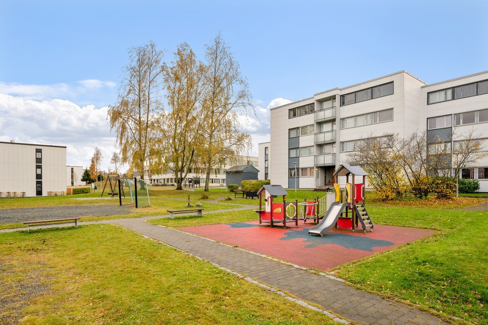 Et rolig og familievennlig borettslag med lekeplass og et godt bomiljø for alle aldre. Galleribilde