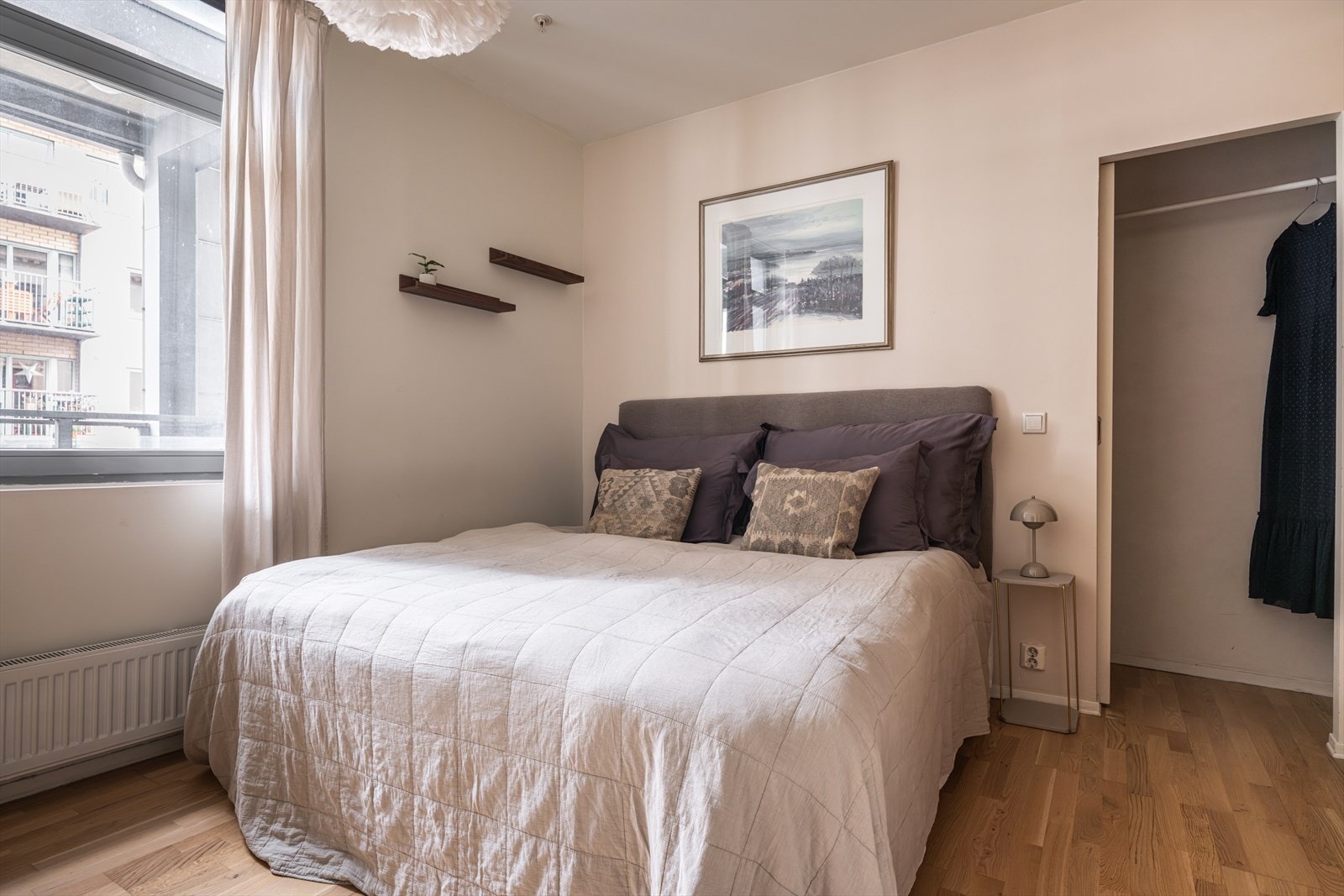 Fra hovedsoverommet er det adkomst til en super praktisk bod. Galleribilde